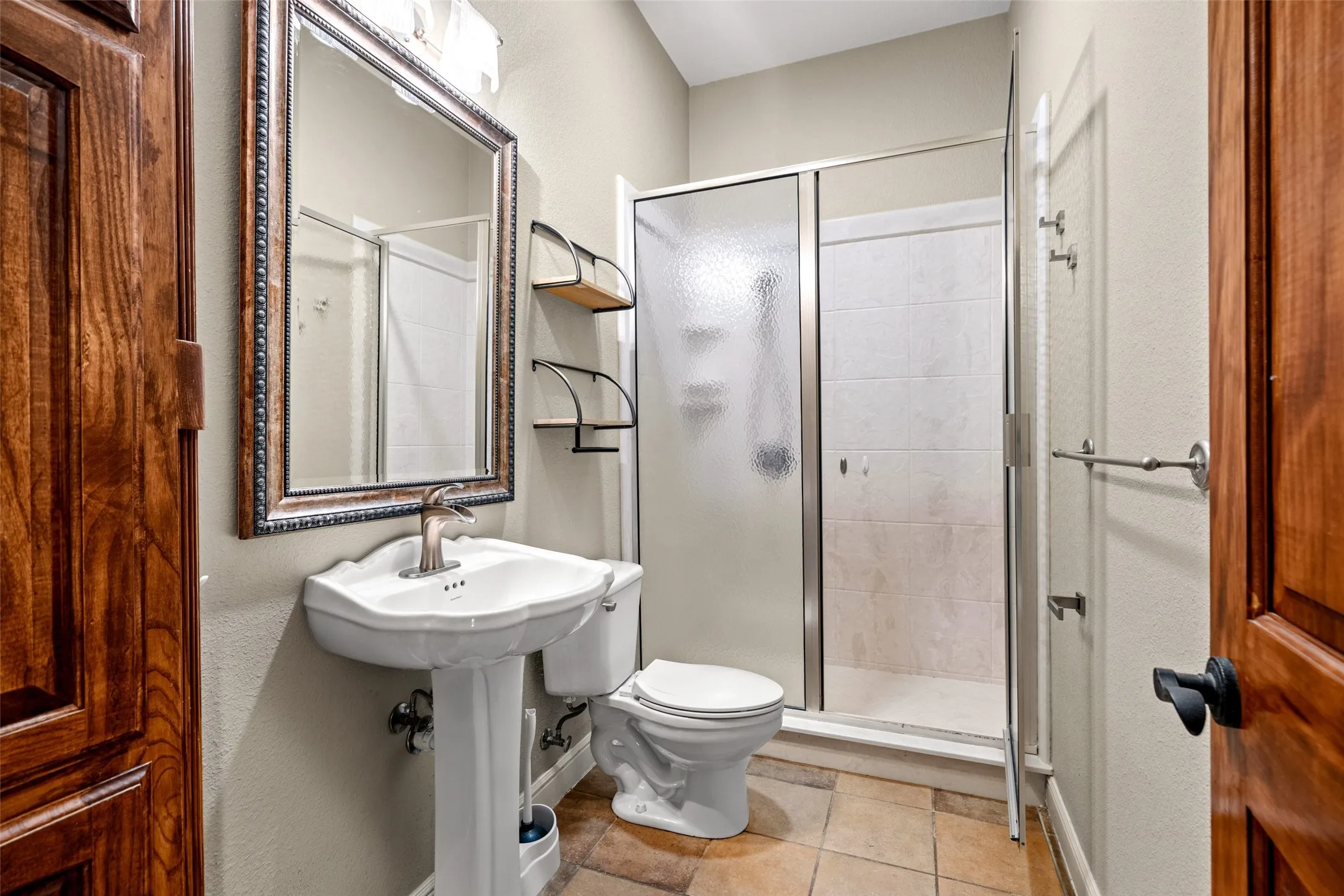 Single Family Residence For Sale in Johnson County , 407 Valley View Court, Rio Vista, Texas 76093, 4 Bedroom, 3 Bathroom, 3 Garage spaces, 2,955 Sqft, built in 2006, mls#21320727, Real Estate Agent in Rio Vista, Homes For Sale in Johnson county, Homes For Sale in Rio Vista, Realtor in Rio Vista Texas, Real Estate Brokerage Independent Realty Texas, Luminita Cordes Realtor
