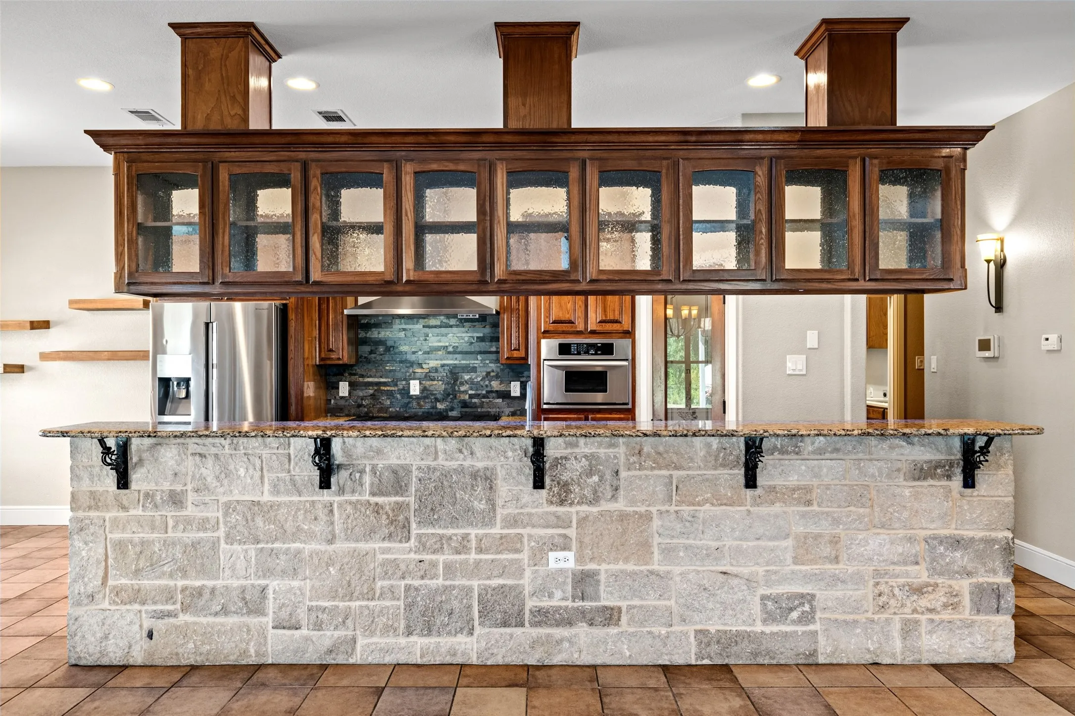 Single Family Residence For Sale in Johnson County , 407 Valley View Court, Rio Vista, Texas 76093, 4 Bedroom, 3 Bathroom, 3 Garage spaces, 2,955 Sqft, built in 2006, mls#21320727, Real Estate Agent in Rio Vista, Homes For Sale in Johnson county, Homes For Sale in Rio Vista, Realtor in Rio Vista Texas, Real Estate Brokerage Independent Realty Texas, Luminita Cordes Realtor