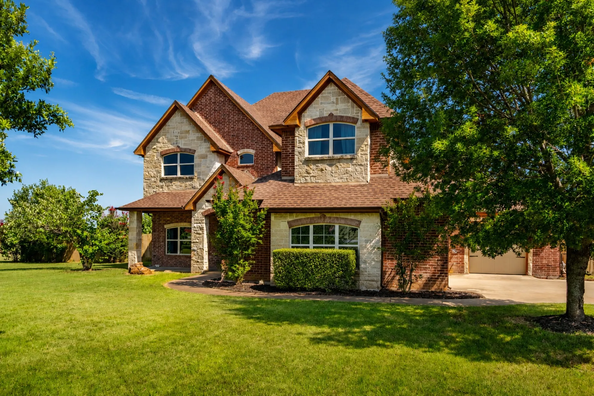 Single Family Residence For Sale in Johnson County , 407 Valley View Court, Rio Vista, Texas 76093, 4 Bedroom, 3 Bathroom, 3 Garage spaces, 2,955 Sqft, built in 2006, mls#21320727, Real Estate Agent in Rio Vista, Homes For Sale in Johnson county, Homes For Sale in Rio Vista, Realtor in Rio Vista Texas, Real Estate Brokerage Independent Realty Texas, Luminita Cordes Realtor