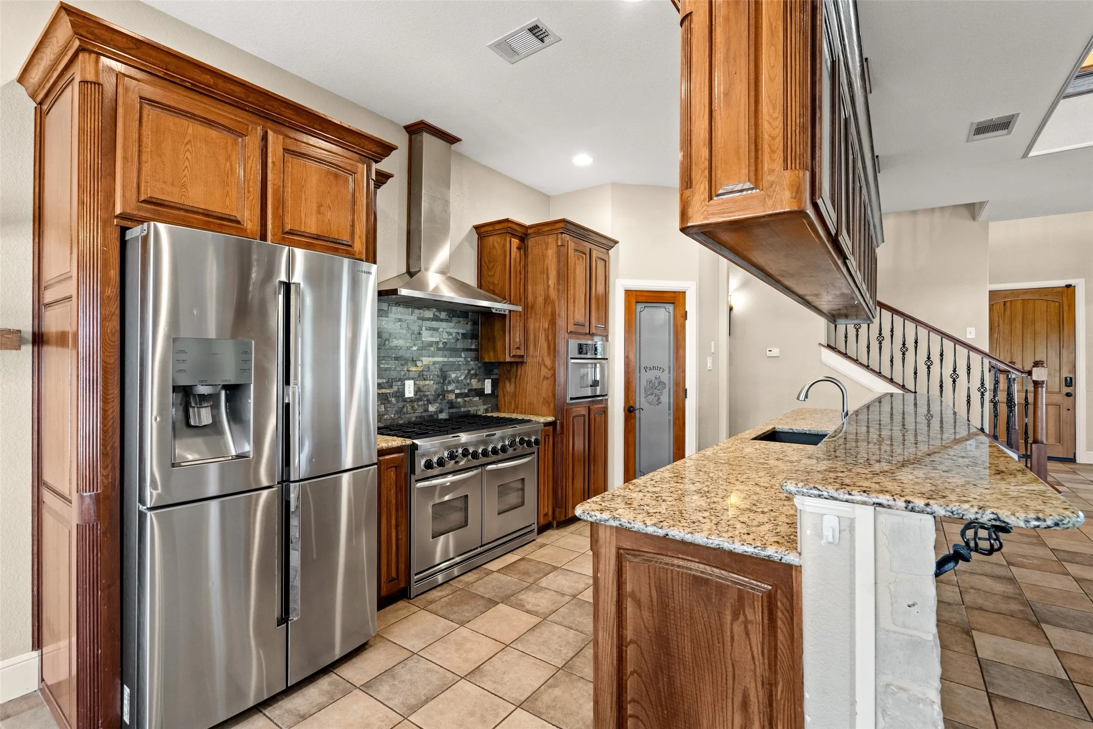Single Family Residence For Sale in Johnson County , 407 Valley View Court, Rio Vista, Texas 76093, 4 Bedroom, 3 Bathroom, 3 Garage spaces, 2,955 Sqft, built in 2006, mls#21320727, Real Estate Agent in Rio Vista, Homes For Sale in Johnson county, Homes For Sale in Rio Vista, Realtor in Rio Vista Texas, Real Estate Brokerage Independent Realty Texas, Luminita Cordes Realtor