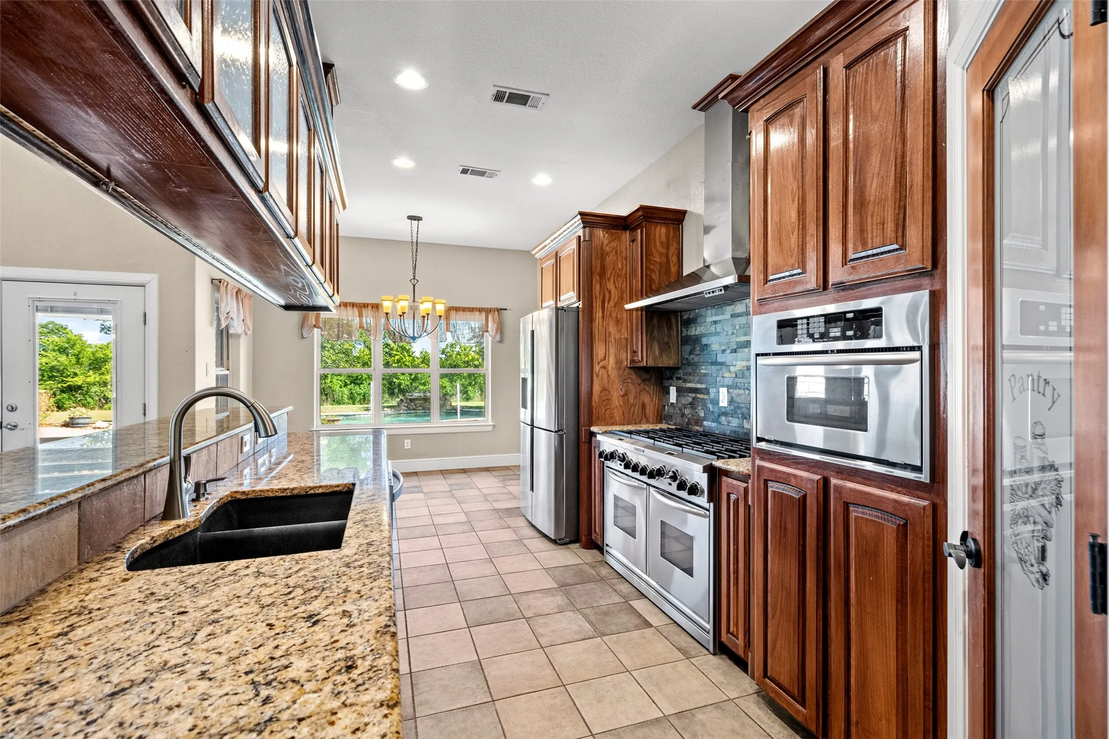 Single Family Residence For Sale in Johnson County , 407 Valley View Court, Rio Vista, Texas 76093, 4 Bedroom, 3 Bathroom, 3 Garage spaces, 2,955 Sqft, built in 2006, mls#21320727, Real Estate Agent in Rio Vista, Homes For Sale in Johnson county, Homes For Sale in Rio Vista, Realtor in Rio Vista Texas, Real Estate Brokerage Independent Realty Texas, Luminita Cordes Realtor