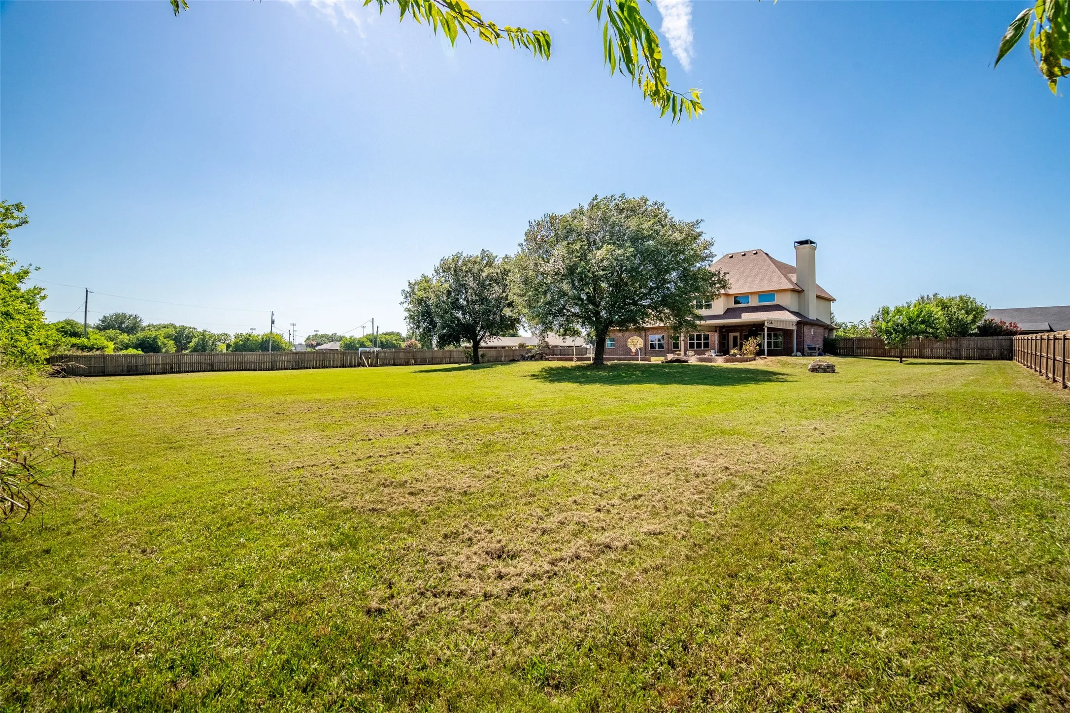 Single Family Residence For Sale in Johnson County , 407 Valley View Court, Rio Vista, Texas 76093, 4 Bedroom, 3 Bathroom, 3 Garage spaces, 2,955 Sqft, built in 2006, mls#21320727, Real Estate Agent in Rio Vista, Homes For Sale in Johnson county, Homes For Sale in Rio Vista, Realtor in Rio Vista Texas, Real Estate Brokerage Independent Realty Texas, Luminita Cordes Realtor