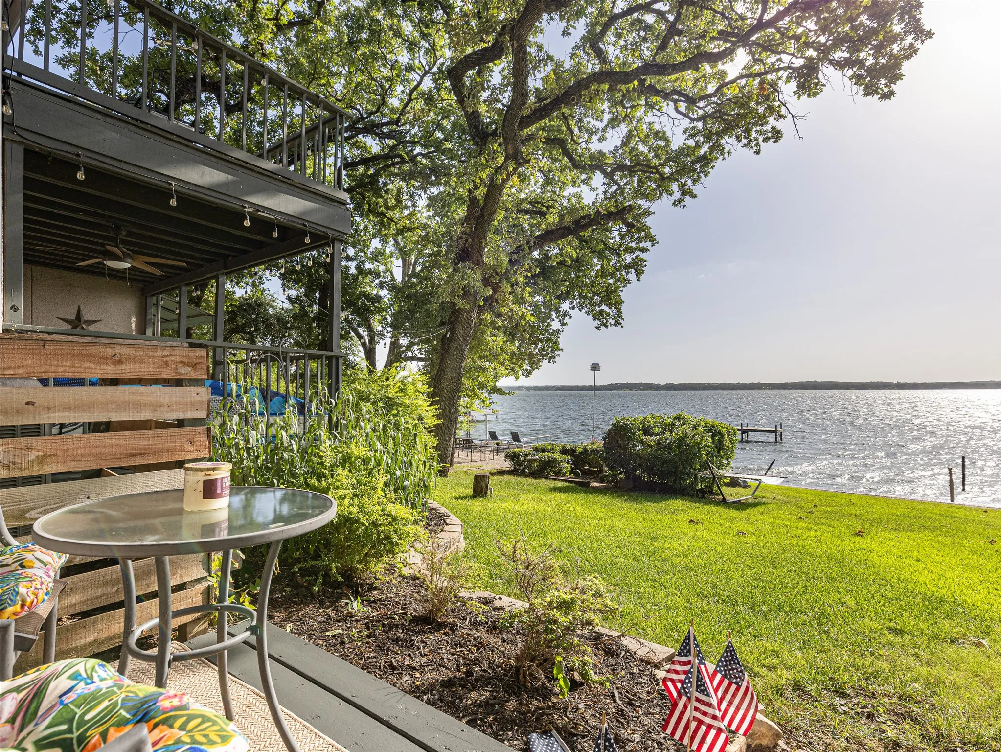 Endless open water views set the tone for a relaxed, lake-centered lifestyle.