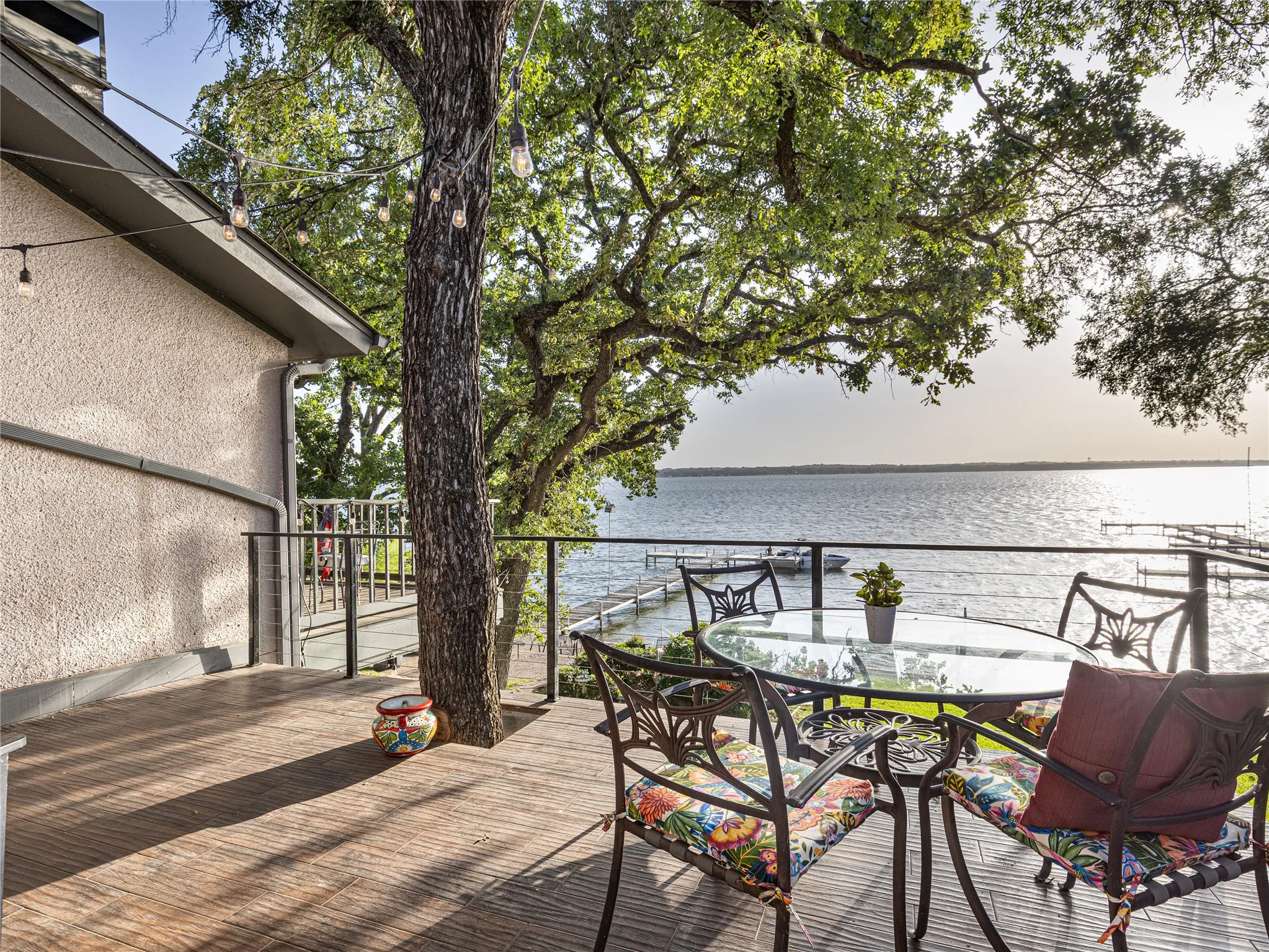 Quiet mornings feel different with water just beyond your line of sight.