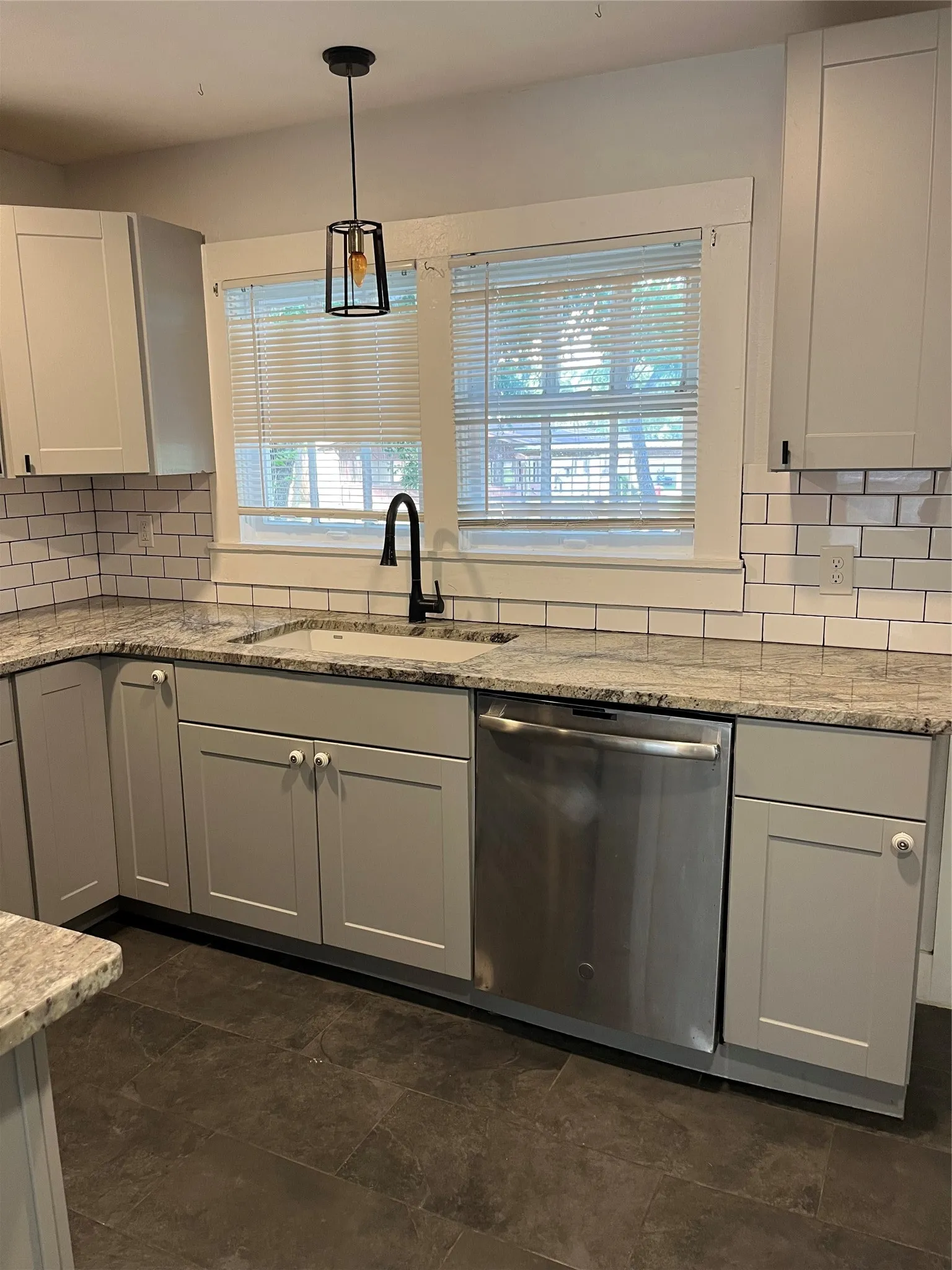 Single Family Residence For Rent in Fannin County , 903 W 8th Street, Bonham, Texas 75418, 3 Bedroom, 2 Bathroom, Garage spaces, 1,456 Sqft, built in 1940, mls#21320056, Real Estate Agent in Bonham, Homes For Rent in Fannin county, Homes For Rent in Bonham, Realtor in Bonham Texas, Real Estate Brokerage Independent Realty Texas, Luminita Cordes Realtor