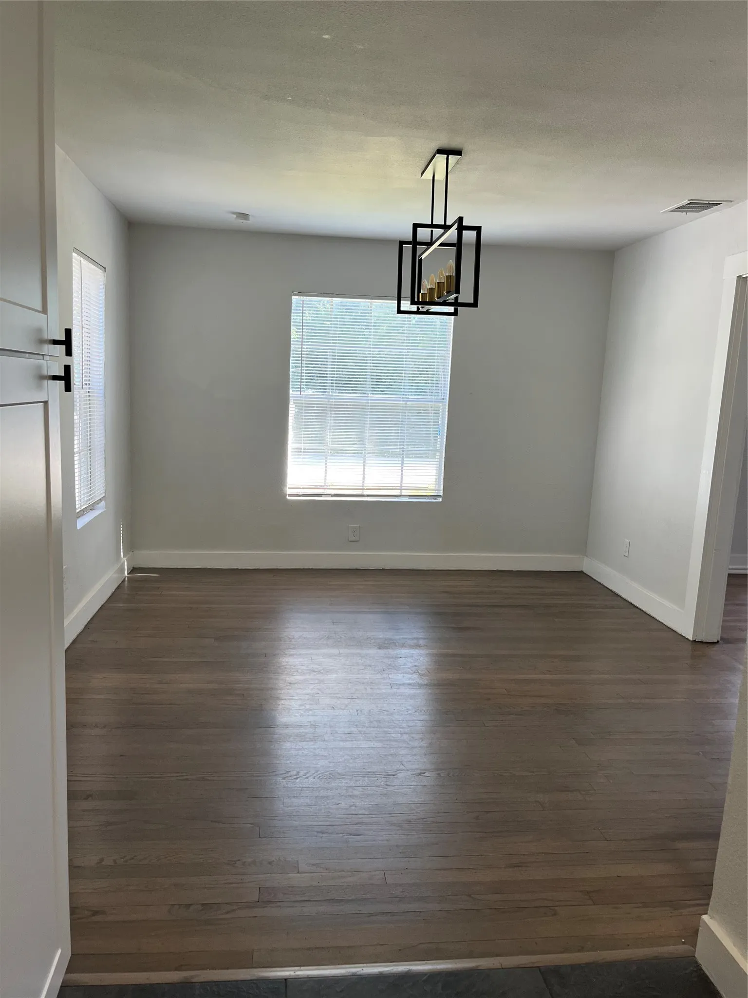 Large dining room needed? No problem! Full sized room just for dining