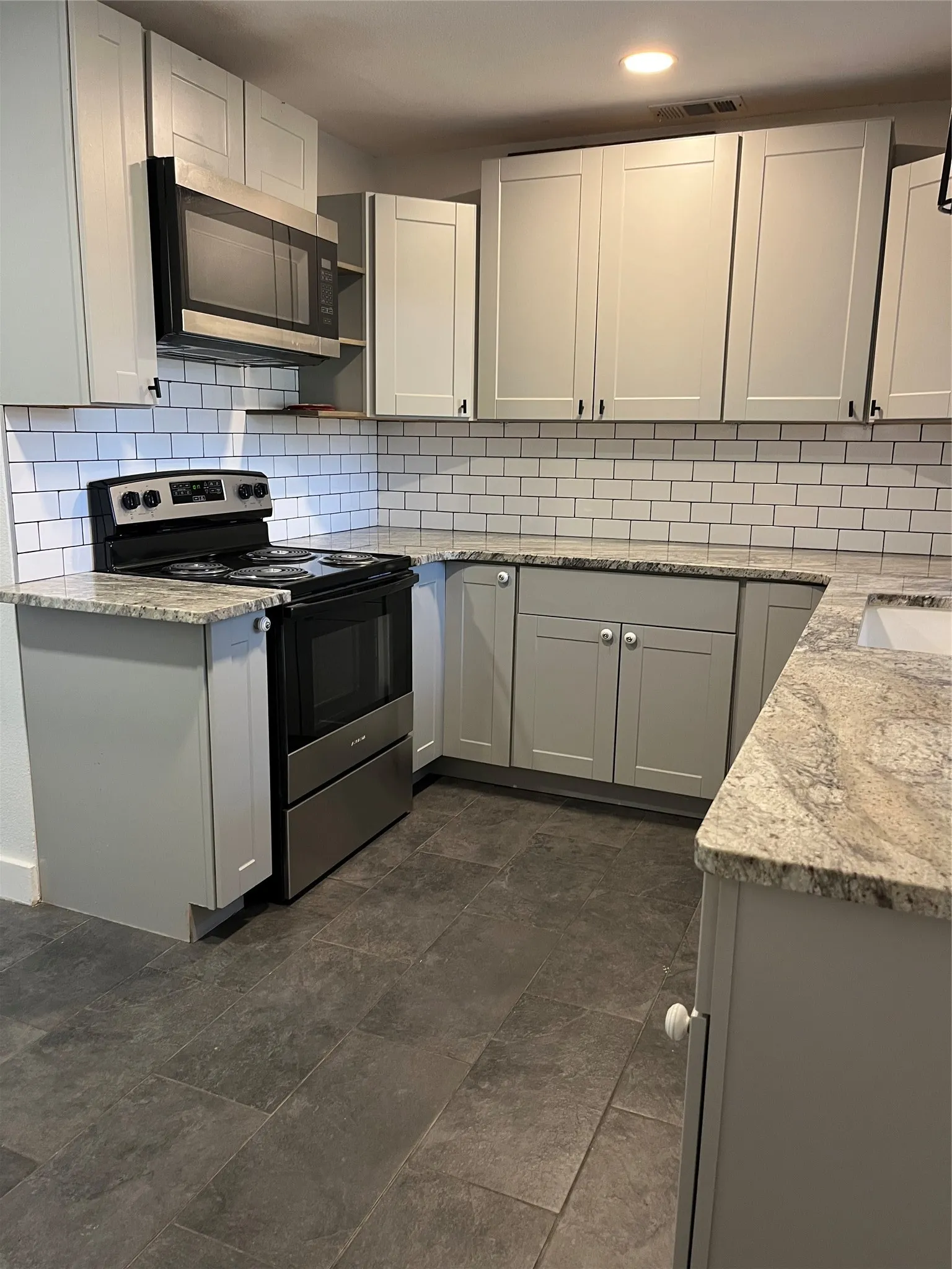 Single Family Residence For Rent in Fannin County , 903 W 8th Street, Bonham, Texas 75418, 3 Bedroom, 2 Bathroom, Garage spaces, 1,456 Sqft, built in 1940, mls#21320056, Real Estate Agent in Bonham, Homes For Rent in Fannin county, Homes For Rent in Bonham, Realtor in Bonham Texas, Real Estate Brokerage Independent Realty Texas, Luminita Cordes Realtor
