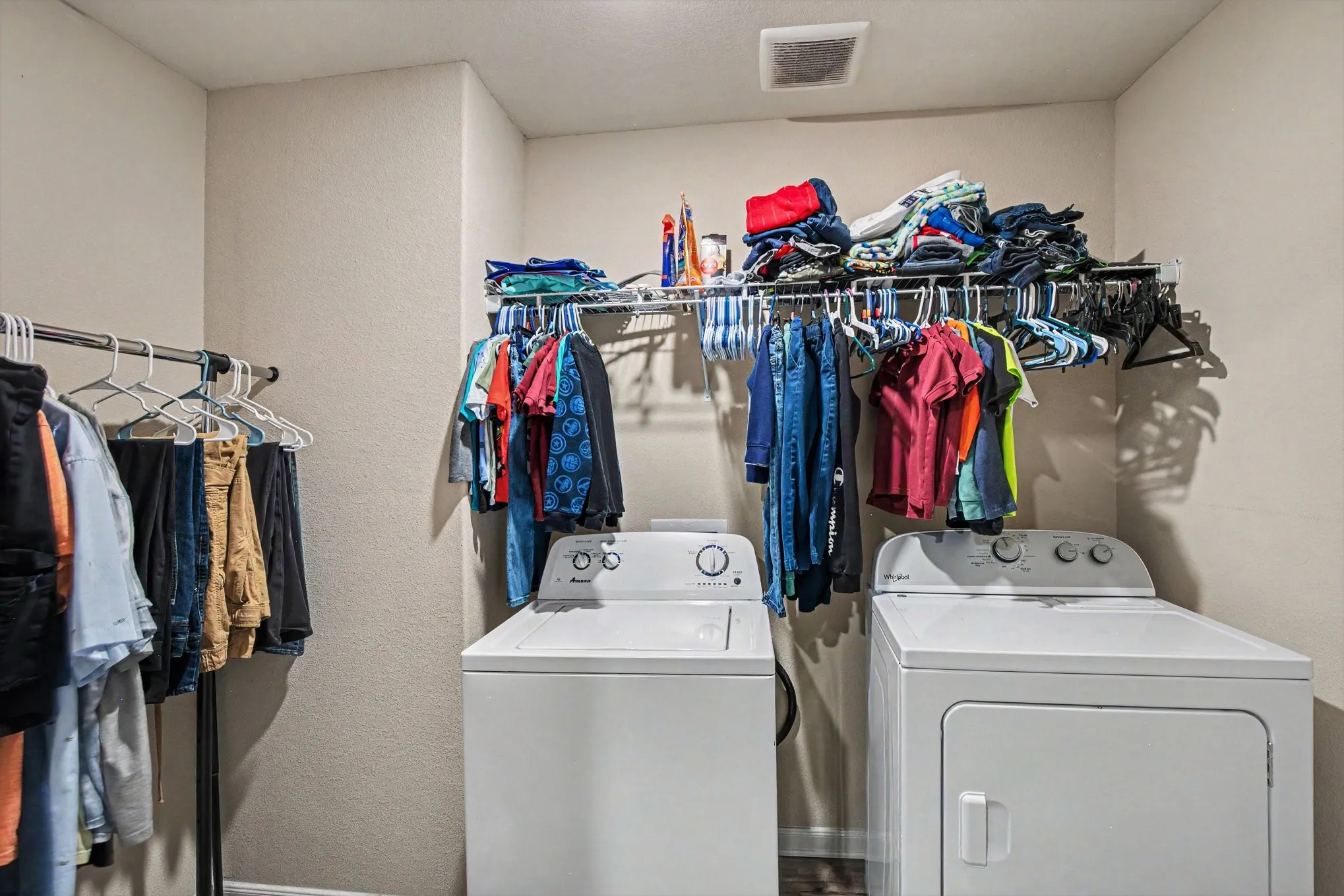 Single Family Residence For Sale in Tarrant County , 304 Lowery Oaks Trail, Fort Worth, Texas 76120, 5 Bedroom, 3 Bathroom, 2 Garage spaces, 2,996 Sqft, built in 2021, mls#21298508, Real Estate Agent in Fort Worth, Homes For Sale in Tarrant county, Homes For Sale in Fort Worth, Realtor in Fort Worth Texas, Real Estate Brokerage Independent Realty Texas, Luminita Cordes Realtor