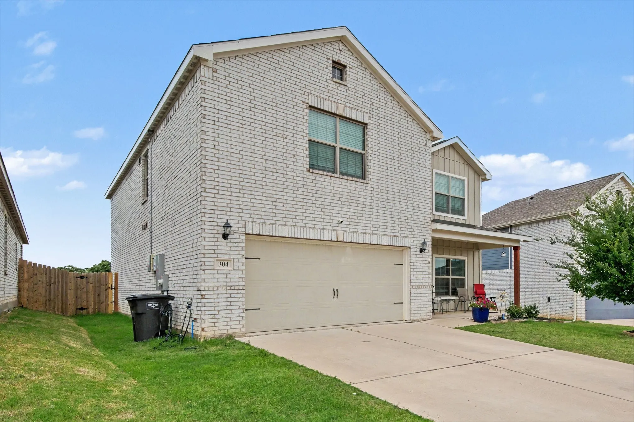 Single Family Residence For Sale in Tarrant County , 304 Lowery Oaks Trail, Fort Worth, Texas 76120, 5 Bedroom, 3 Bathroom, 2 Garage spaces, 2,996 Sqft, built in 2021, mls#21298508, Real Estate Agent in Fort Worth, Homes For Sale in Tarrant county, Homes For Sale in Fort Worth, Realtor in Fort Worth Texas, Real Estate Brokerage Independent Realty Texas, Luminita Cordes Realtor