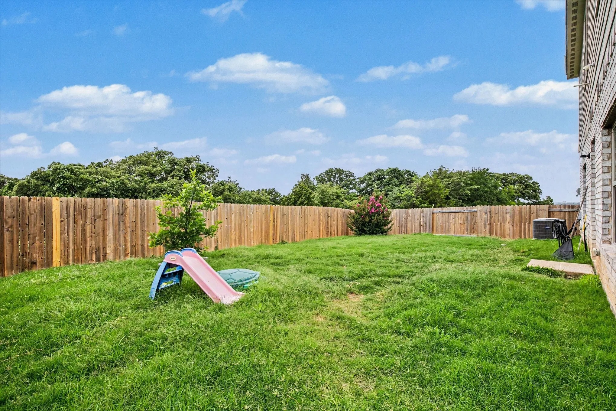 Single Family Residence For Sale in Tarrant County , 304 Lowery Oaks Trail, Fort Worth, Texas 76120, 5 Bedroom, 3 Bathroom, 2 Garage spaces, 2,996 Sqft, built in 2021, mls#21298508, Real Estate Agent in Fort Worth, Homes For Sale in Tarrant county, Homes For Sale in Fort Worth, Realtor in Fort Worth Texas, Real Estate Brokerage Independent Realty Texas, Luminita Cordes Realtor