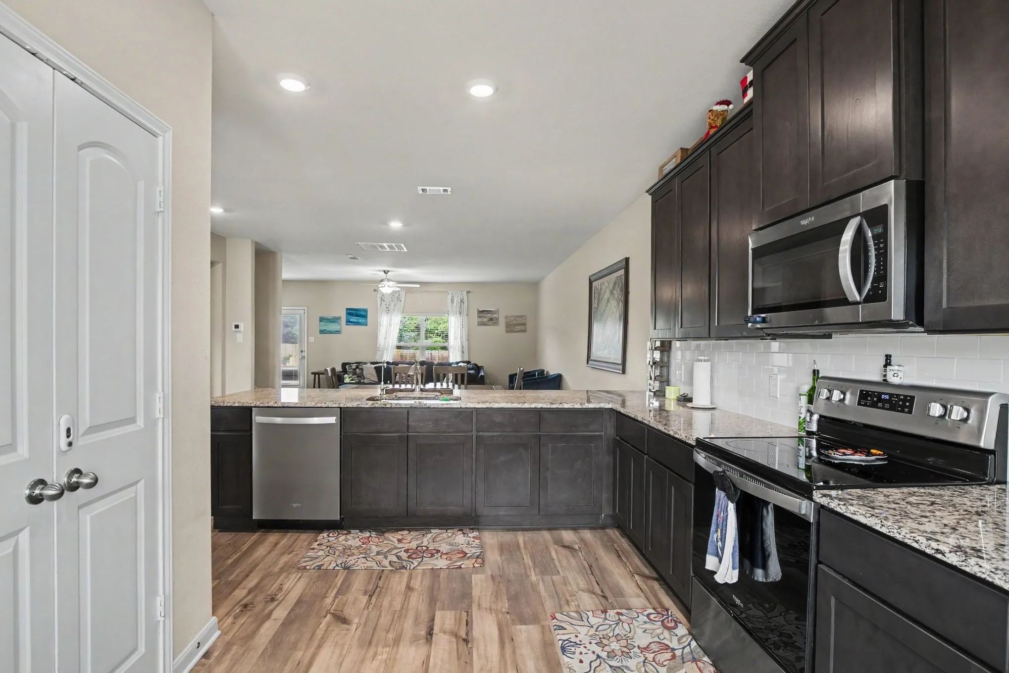 Single Family Residence For Sale in Tarrant County , 304 Lowery Oaks Trail, Fort Worth, Texas 76120, 5 Bedroom, 3 Bathroom, 2 Garage spaces, 2,996 Sqft, built in 2021, mls#21298508, Real Estate Agent in Fort Worth, Homes For Sale in Tarrant county, Homes For Sale in Fort Worth, Realtor in Fort Worth Texas, Real Estate Brokerage Independent Realty Texas, Luminita Cordes Realtor