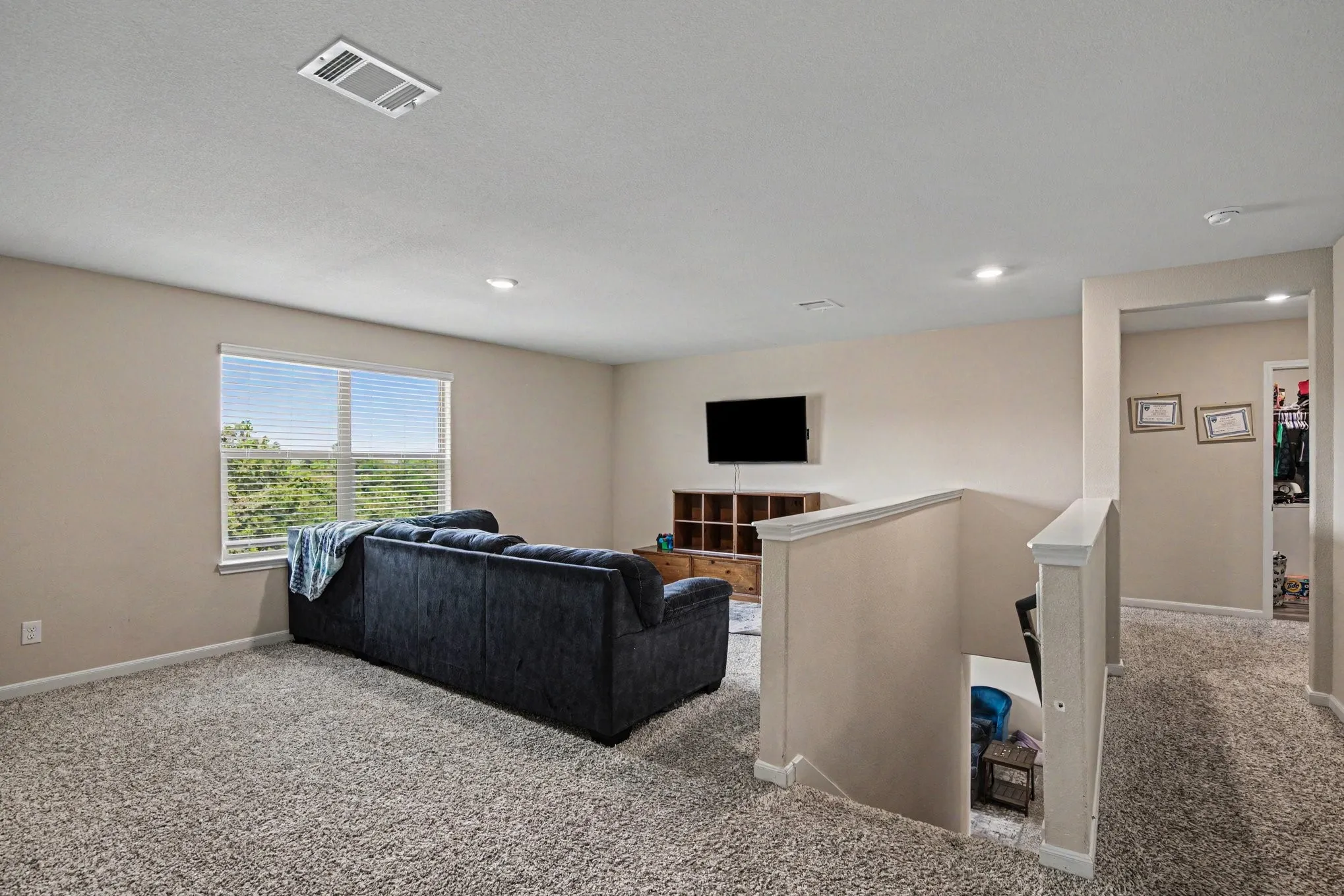 Single Family Residence For Sale in Tarrant County , 304 Lowery Oaks Trail, Fort Worth, Texas 76120, 5 Bedroom, 3 Bathroom, 2 Garage spaces, 2,996 Sqft, built in 2021, mls#21298508, Real Estate Agent in Fort Worth, Homes For Sale in Tarrant county, Homes For Sale in Fort Worth, Realtor in Fort Worth Texas, Real Estate Brokerage Independent Realty Texas, Luminita Cordes Realtor