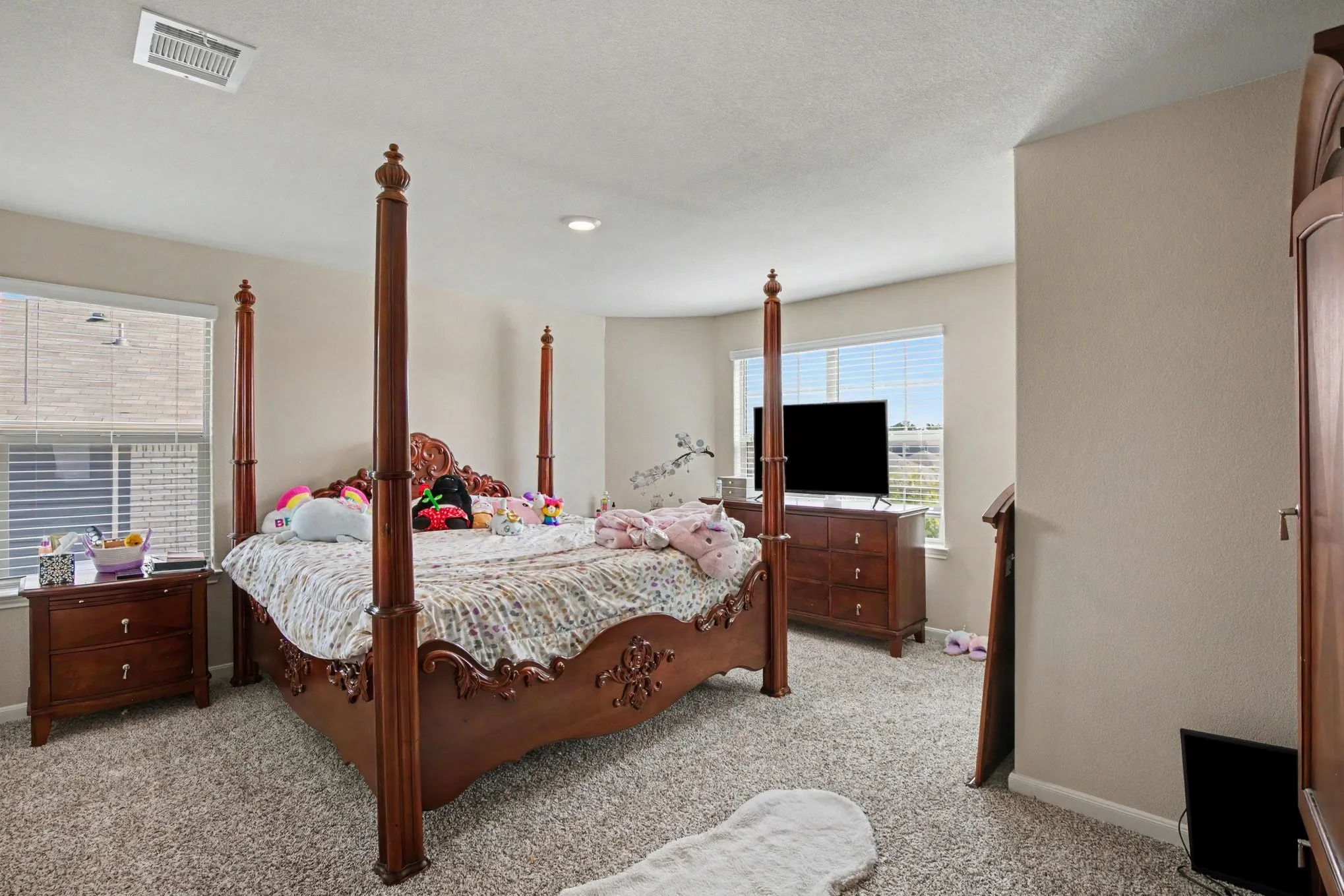 Single Family Residence For Sale in Tarrant County , 304 Lowery Oaks Trail, Fort Worth, Texas 76120, 5 Bedroom, 3 Bathroom, 2 Garage spaces, 2,996 Sqft, built in 2021, mls#21298508, Real Estate Agent in Fort Worth, Homes For Sale in Tarrant county, Homes For Sale in Fort Worth, Realtor in Fort Worth Texas, Real Estate Brokerage Independent Realty Texas, Luminita Cordes Realtor