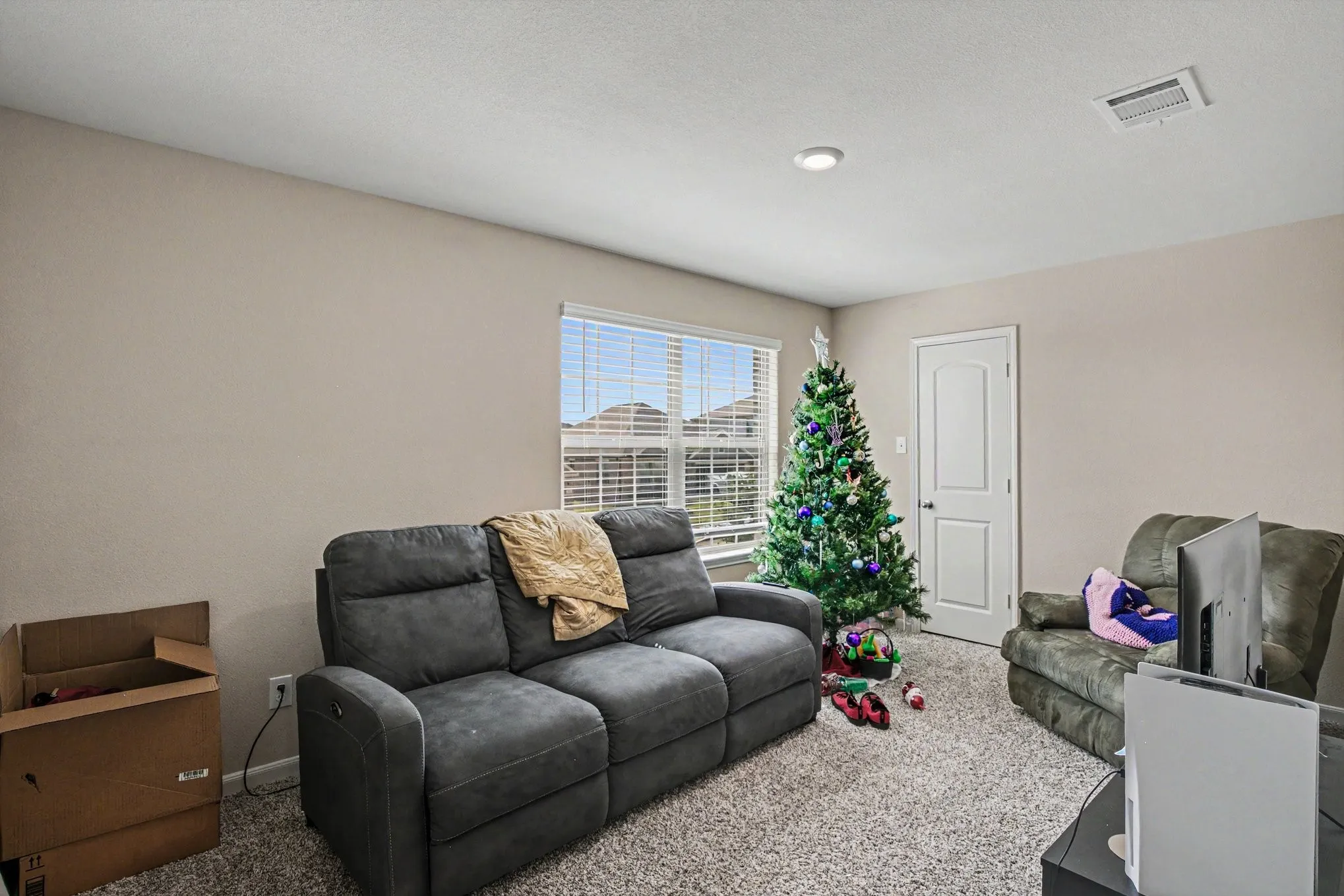 Single Family Residence For Sale in Tarrant County , 304 Lowery Oaks Trail, Fort Worth, Texas 76120, 5 Bedroom, 3 Bathroom, 2 Garage spaces, 2,996 Sqft, built in 2021, mls#21298508, Real Estate Agent in Fort Worth, Homes For Sale in Tarrant county, Homes For Sale in Fort Worth, Realtor in Fort Worth Texas, Real Estate Brokerage Independent Realty Texas, Luminita Cordes Realtor