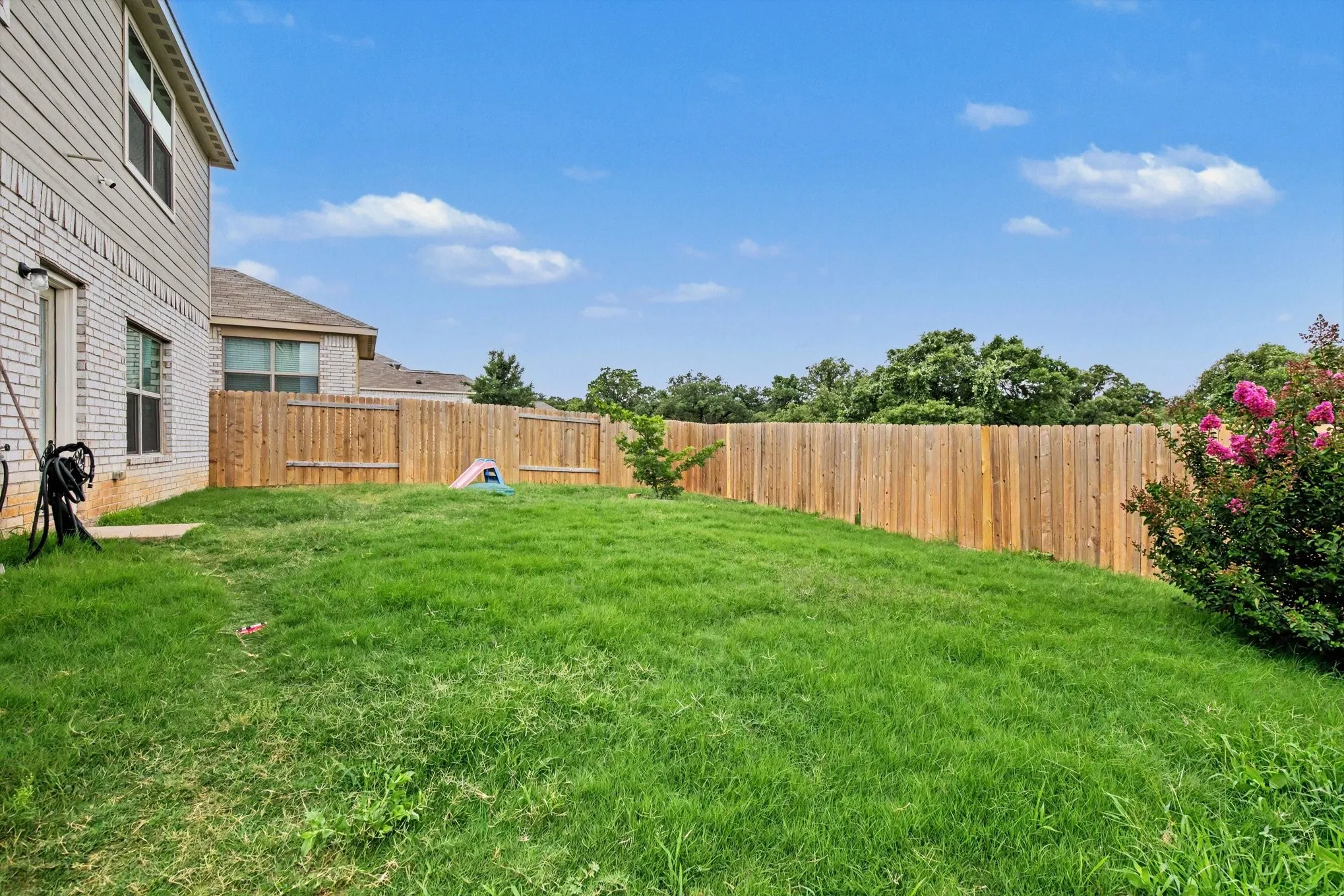 Single Family Residence For Sale in Tarrant County , 304 Lowery Oaks Trail, Fort Worth, Texas 76120, 5 Bedroom, 3 Bathroom, 2 Garage spaces, 2,996 Sqft, built in 2021, mls#21298508, Real Estate Agent in Fort Worth, Homes For Sale in Tarrant county, Homes For Sale in Fort Worth, Realtor in Fort Worth Texas, Real Estate Brokerage Independent Realty Texas, Luminita Cordes Realtor