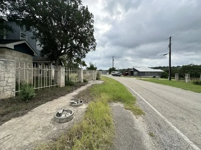 Single Family Residence For Sale in Comal County , 1125 Lakeshore Drive, Canyon Lake, Texas 78133, 6 Bedrooms, 6 Bathrooms, 2 Garage spaces, 1,612 Sqft, built in 1985, Price $649,900, mls#21320728, Real Estate Agent in Canyon Lake, Homes For Sale in Comal county, Homes For Sale in Canyon Lake, Realtor in Canyon Lake Texas, Real Estate Brokerage Independent Realty Texas, Luminita Cordes Realtor