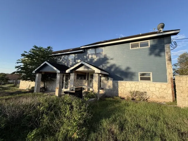 Single Family Residence For Sale in Comal County , 1125 Lakeshore Drive, Canyon Lake, Texas 78133, 6 Bedrooms, 6 Bathrooms, 2 Garage spaces, 1,612 Sqft, built in 1985, Price $649,900, mls#21320728, Real Estate Agent in Canyon Lake, Homes For Sale in Comal county, Homes For Sale in Canyon Lake, Realtor in Canyon Lake Texas, Real Estate Brokerage Independent Realty Texas, Luminita Cordes Realtor
