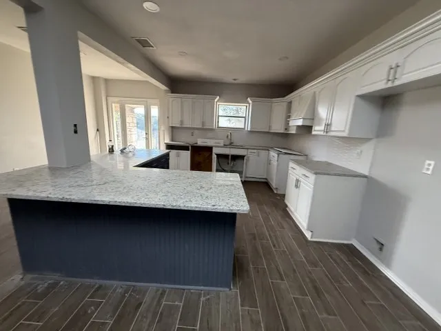 Single Family Residence For Sale in Comal County , 1125 Lakeshore Drive, Canyon Lake, Texas 78133, 6 Bedrooms, 6 Bathrooms, 2 Garage spaces, 1,612 Sqft, built in 1985, Price $649,900, mls#21320728, Real Estate Agent in Canyon Lake, Homes For Sale in Comal county, Homes For Sale in Canyon Lake, Realtor in Canyon Lake Texas, Real Estate Brokerage Independent Realty Texas, Luminita Cordes Realtor