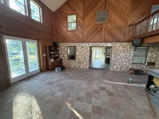 Single Family Residence For Sale in Comal County , 1125 Lakeshore Drive, Canyon Lake, Texas 78133, 6 Bedrooms, 6 Bathrooms, 2 Garage spaces, 1,612 Sqft, built in 1985, Price $649,900, mls#21320728, Real Estate Agent in Canyon Lake, Homes For Sale in Comal county, Homes For Sale in Canyon Lake, Realtor in Canyon Lake Texas, Real Estate Brokerage Independent Realty Texas, Luminita Cordes Realtor