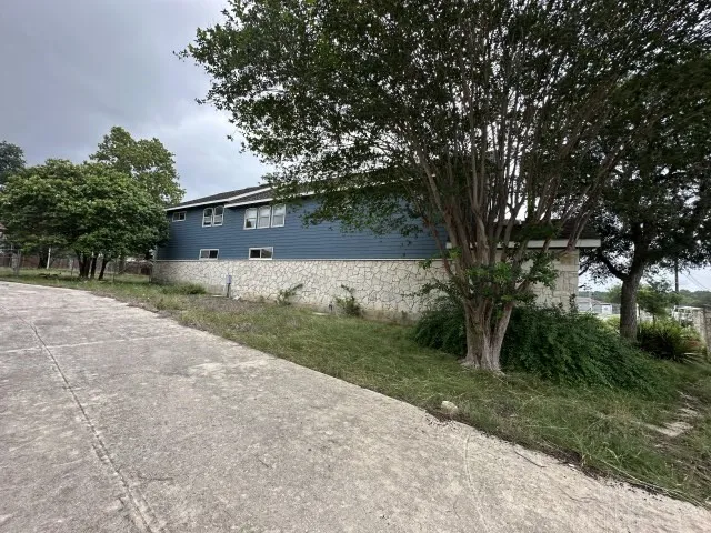 Single Family Residence For Sale in Comal County , 1125 Lakeshore Drive, Canyon Lake, Texas 78133, 6 Bedrooms, 6 Bathrooms, 2 Garage spaces, 1,612 Sqft, built in 1985, Price $649,900, mls#21320728, Real Estate Agent in Canyon Lake, Homes For Sale in Comal county, Homes For Sale in Canyon Lake, Realtor in Canyon Lake Texas, Real Estate Brokerage Independent Realty Texas, Luminita Cordes Realtor