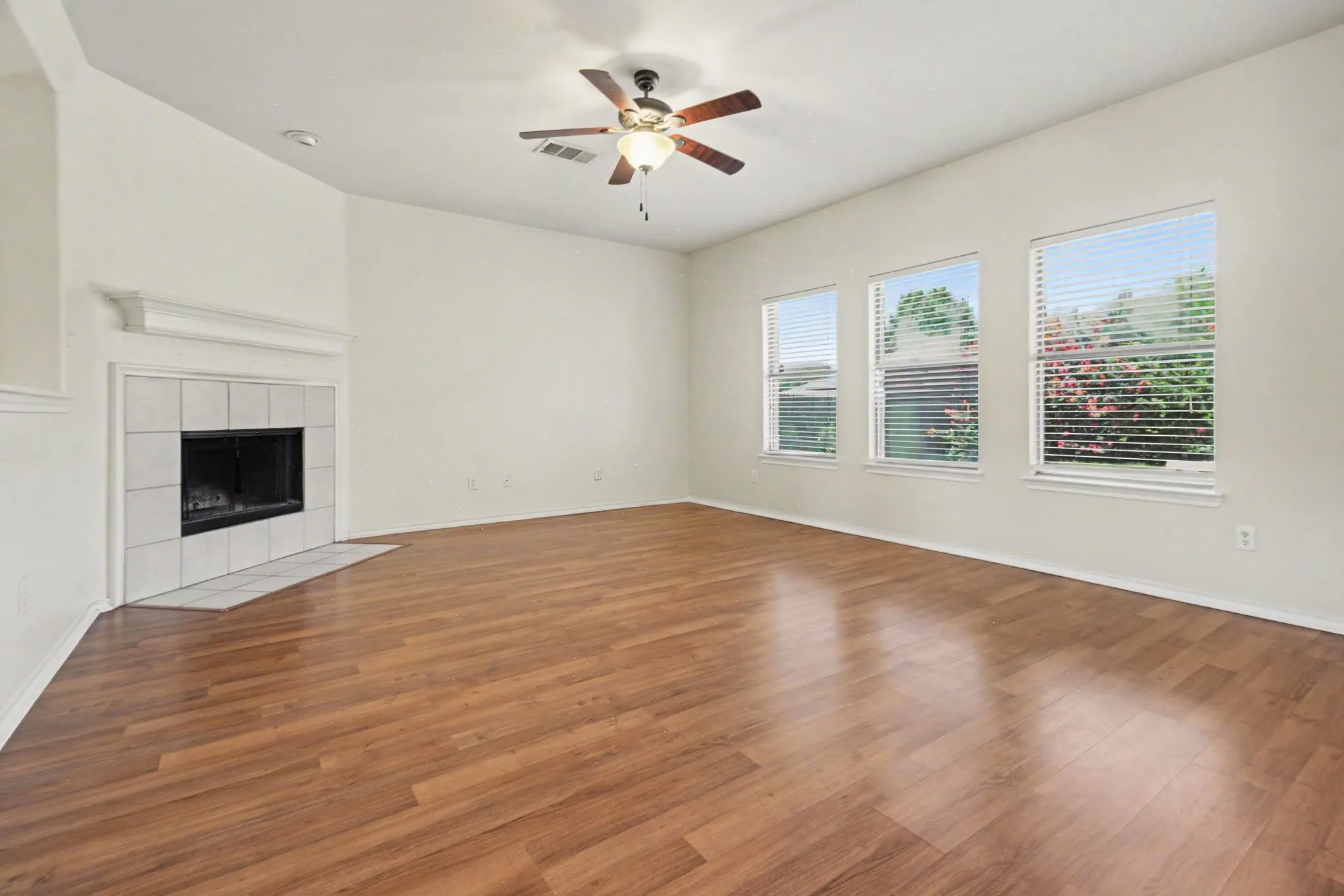 Single Family Residence For Sale in Denton County , 3425 Hermalinda Drive, Denton, Texas 76207, 4 Bedroom, 3 Bathroom, 2 Garage spaces, 2,629 Sqft, built in 2006, mls#21318836, Real Estate Agent in Denton, Homes For Sale in Denton county, Homes For Sale in Denton, Realtor in Denton Texas, Real Estate Brokerage Independent Realty Texas, Luminita Cordes Realtor