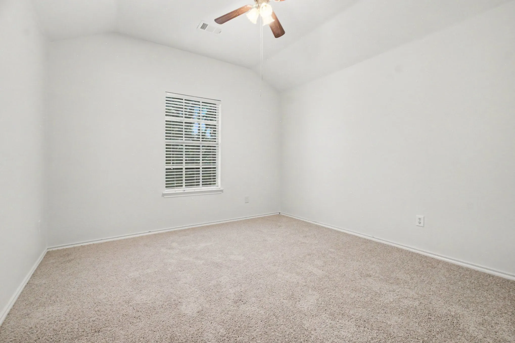Single Family Residence For Sale in Denton County , 3425 Hermalinda Drive, Denton, Texas 76207, 4 Bedroom, 3 Bathroom, 2 Garage spaces, 2,629 Sqft, built in 2006, mls#21318836, Real Estate Agent in Denton, Homes For Sale in Denton county, Homes For Sale in Denton, Realtor in Denton Texas, Real Estate Brokerage Independent Realty Texas, Luminita Cordes Realtor