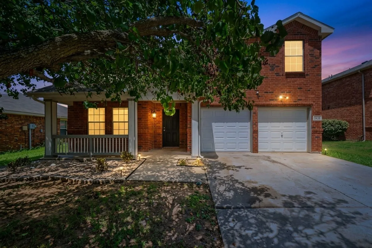 Single Family Residence For Sale in Denton County , 3425 Hermalinda Drive, Denton, Texas 76207, 4 Bedroom, 3 Bathroom, 2 Garage spaces, 2,629 Sqft, built in 2006, mls#21318836, Real Estate Agent in Denton, Homes For Sale in Denton county, Homes For Sale in Denton, Realtor in Denton Texas, Real Estate Brokerage Independent Realty Texas, Luminita Cordes Realtor