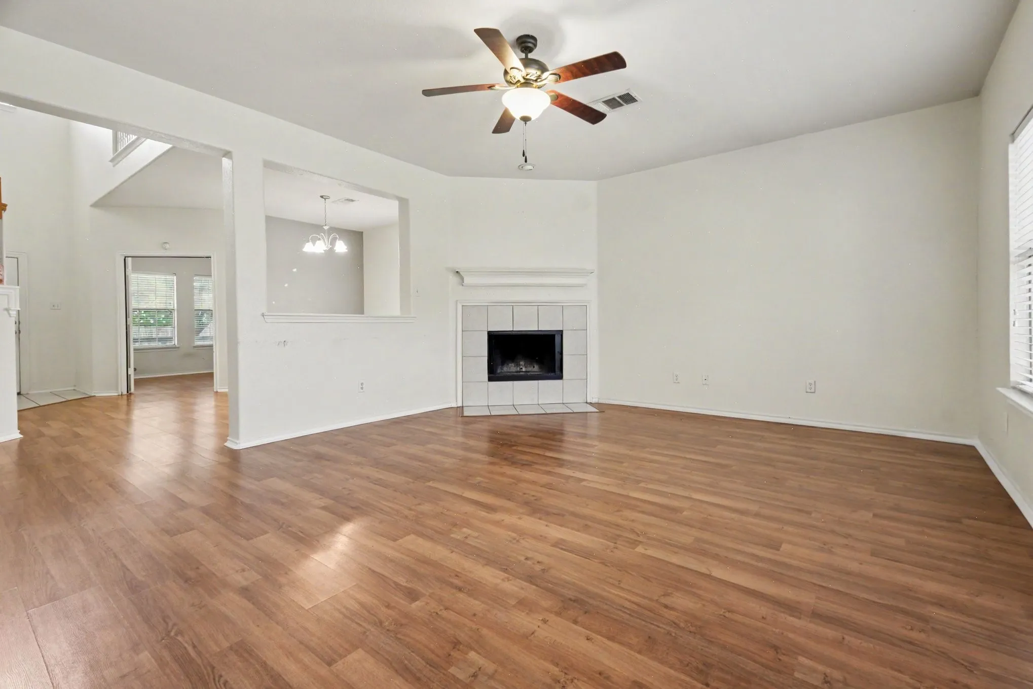 Single Family Residence For Sale in Denton County , 3425 Hermalinda Drive, Denton, Texas 76207, 4 Bedroom, 3 Bathroom, 2 Garage spaces, 2,629 Sqft, built in 2006, mls#21318836, Real Estate Agent in Denton, Homes For Sale in Denton county, Homes For Sale in Denton, Realtor in Denton Texas, Real Estate Brokerage Independent Realty Texas, Luminita Cordes Realtor