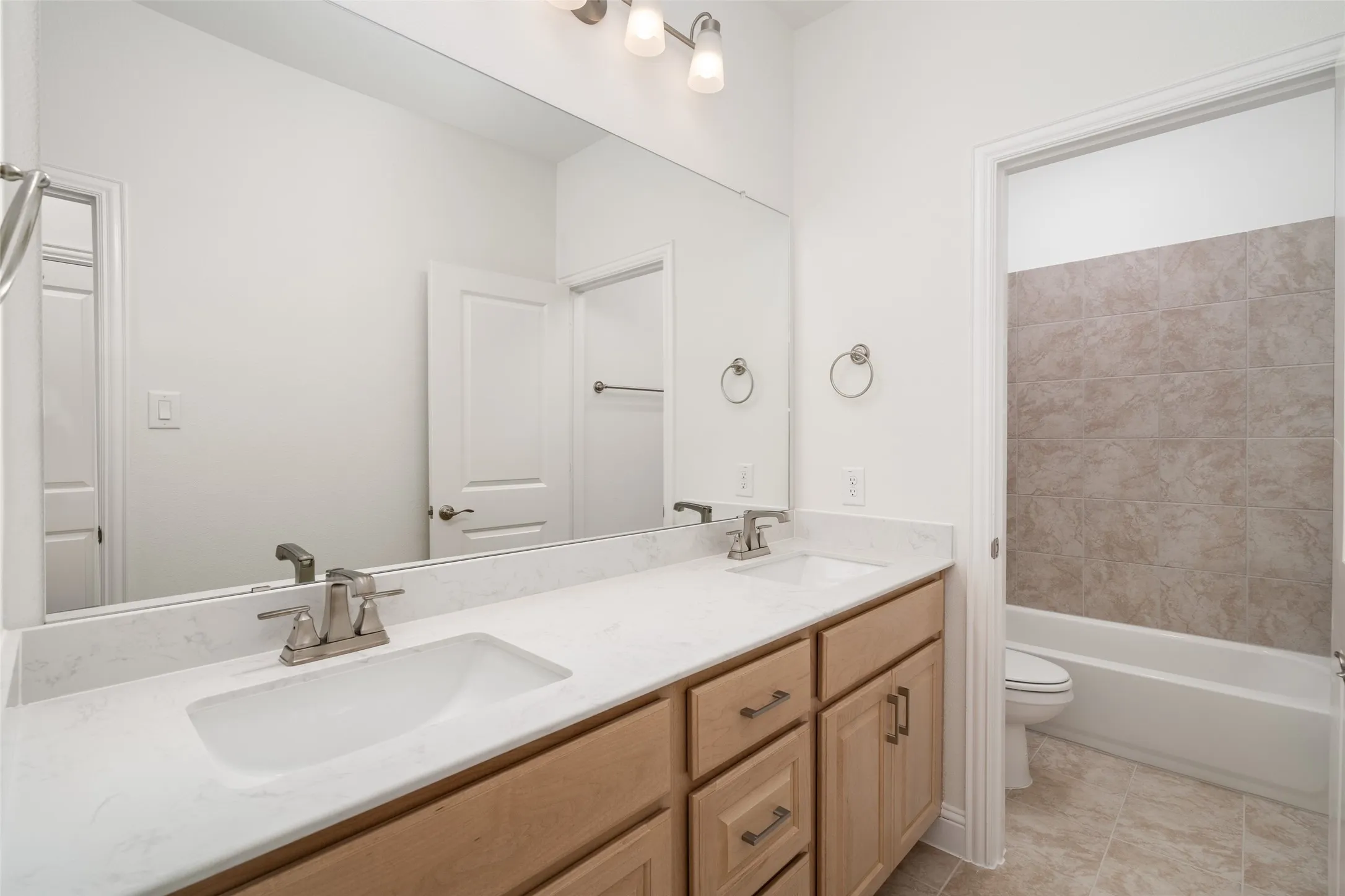 Single Family Residence For Sale in Collin County , 925 Cedar Street, Lavon, Texas 75166, 4 Bedrooms, 4 Bathrooms, 2 Garage spaces, 3,448 Sqft, built in 2026, Price $519,000, mls#21320745, Real Estate Agent in Lavon, Homes For Sale in Collin county, Homes For Sale in Lavon, Realtor in Lavon Texas, Real Estate Brokerage Independent Realty Texas, Luminita Cordes Realtor