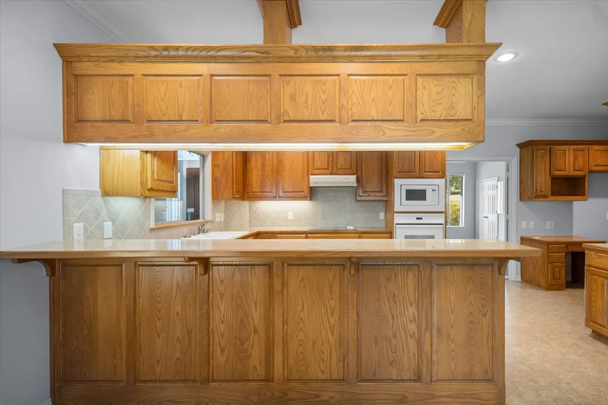 Single Family Residence For Sale in Smith County , 11831 Smallwood Drive, Flint, Texas 75762, 4 Bedroom, 4 Bathroom, 2 Garage spaces, 3,784 Sqft, built in 2005, mls#21308837, Real Estate Agent in Flint, Homes For Sale in Smith county, Homes For Sale in Flint, Realtor in Flint Texas, Real Estate Brokerage Independent Realty Texas, Luminita Cordes Realtor