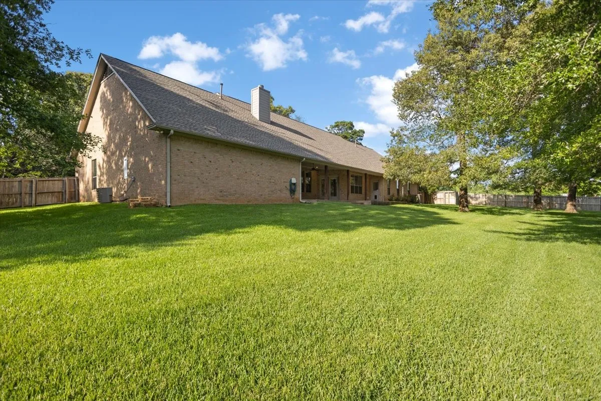Single Family Residence For Sale in Smith County , 11831 Smallwood Drive, Flint, Texas 75762, 4 Bedroom, 4 Bathroom, 2 Garage spaces, 3,784 Sqft, built in 2005, mls#21308837, Real Estate Agent in Flint, Homes For Sale in Smith county, Homes For Sale in Flint, Realtor in Flint Texas, Real Estate Brokerage Independent Realty Texas, Luminita Cordes Realtor