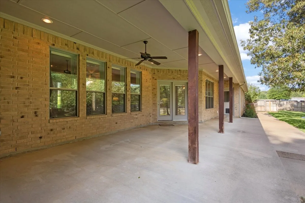 Single Family Residence For Sale in Smith County , 11831 Smallwood Drive, Flint, Texas 75762, 4 Bedroom, 4 Bathroom, 2 Garage spaces, 3,784 Sqft, built in 2005, mls#21308837, Real Estate Agent in Flint, Homes For Sale in Smith county, Homes For Sale in Flint, Realtor in Flint Texas, Real Estate Brokerage Independent Realty Texas, Luminita Cordes Realtor