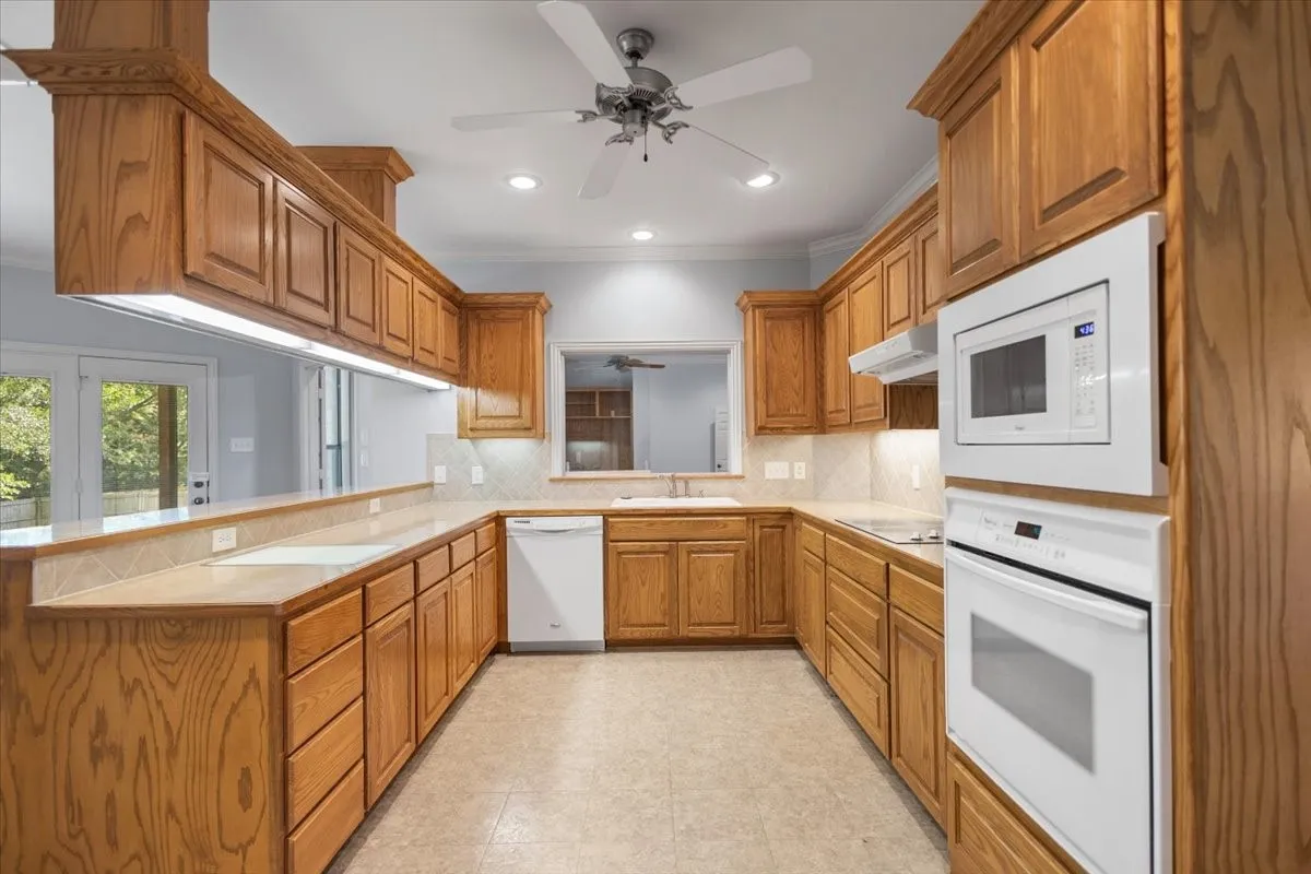 Single Family Residence For Sale in Smith County , 11831 Smallwood Drive, Flint, Texas 75762, 4 Bedroom, 4 Bathroom, 2 Garage spaces, 3,784 Sqft, built in 2005, mls#21308837, Real Estate Agent in Flint, Homes For Sale in Smith county, Homes For Sale in Flint, Realtor in Flint Texas, Real Estate Brokerage Independent Realty Texas, Luminita Cordes Realtor