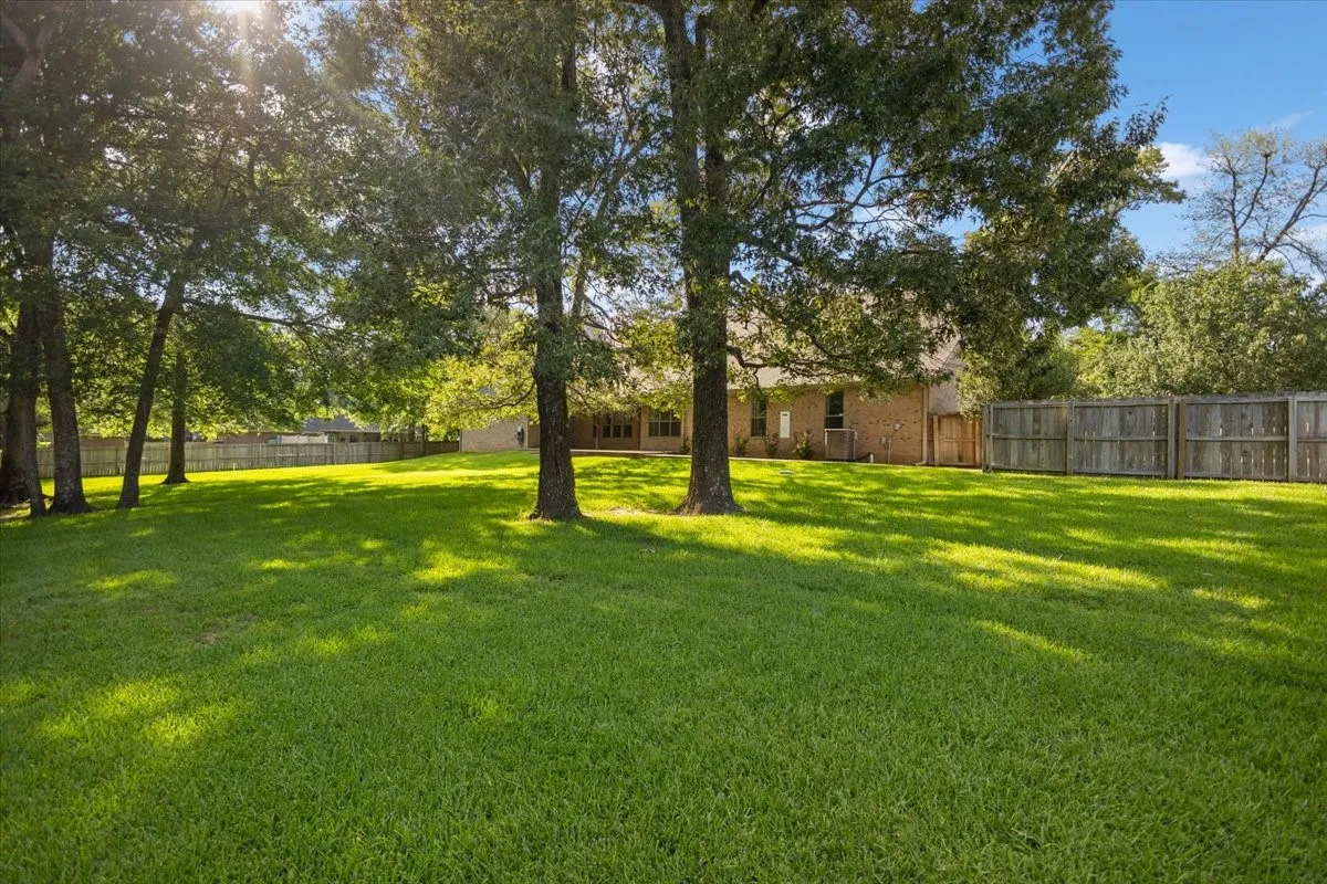 Single Family Residence For Sale in Smith County , 11831 Smallwood Drive, Flint, Texas 75762, 4 Bedroom, 4 Bathroom, 2 Garage spaces, 3,784 Sqft, built in 2005, mls#21308837, Real Estate Agent in Flint, Homes For Sale in Smith county, Homes For Sale in Flint, Realtor in Flint Texas, Real Estate Brokerage Independent Realty Texas, Luminita Cordes Realtor