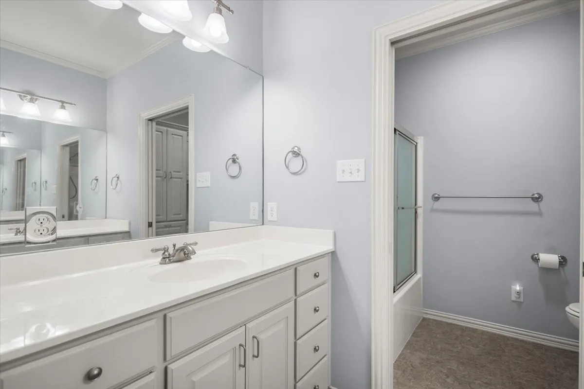 Single Family Residence For Sale in Smith County , 11831 Smallwood Drive, Flint, Texas 75762, 4 Bedroom, 4 Bathroom, 2 Garage spaces, 3,784 Sqft, built in 2005, mls#21308837, Real Estate Agent in Flint, Homes For Sale in Smith county, Homes For Sale in Flint, Realtor in Flint Texas, Real Estate Brokerage Independent Realty Texas, Luminita Cordes Realtor