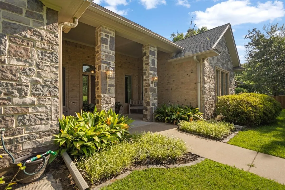 Single Family Residence For Sale in Smith County , 11831 Smallwood Drive, Flint, Texas 75762, 4 Bedroom, 4 Bathroom, 2 Garage spaces, 3,784 Sqft, built in 2005, mls#21308837, Real Estate Agent in Flint, Homes For Sale in Smith county, Homes For Sale in Flint, Realtor in Flint Texas, Real Estate Brokerage Independent Realty Texas, Luminita Cordes Realtor