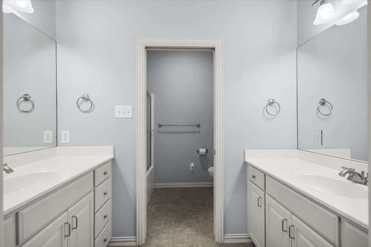 Single Family Residence For Sale in Smith County , 11831 Smallwood Drive, Flint, Texas 75762, 4 Bedroom, 4 Bathroom, 2 Garage spaces, 3,784 Sqft, built in 2005, mls#21308837, Real Estate Agent in Flint, Homes For Sale in Smith county, Homes For Sale in Flint, Realtor in Flint Texas, Real Estate Brokerage Independent Realty Texas, Luminita Cordes Realtor