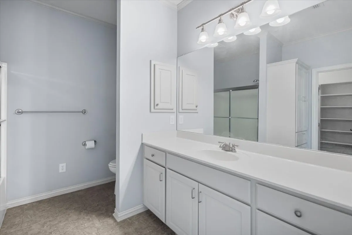 Single Family Residence For Sale in Smith County , 11831 Smallwood Drive, Flint, Texas 75762, 4 Bedroom, 4 Bathroom, 2 Garage spaces, 3,784 Sqft, built in 2005, mls#21308837, Real Estate Agent in Flint, Homes For Sale in Smith county, Homes For Sale in Flint, Realtor in Flint Texas, Real Estate Brokerage Independent Realty Texas, Luminita Cordes Realtor