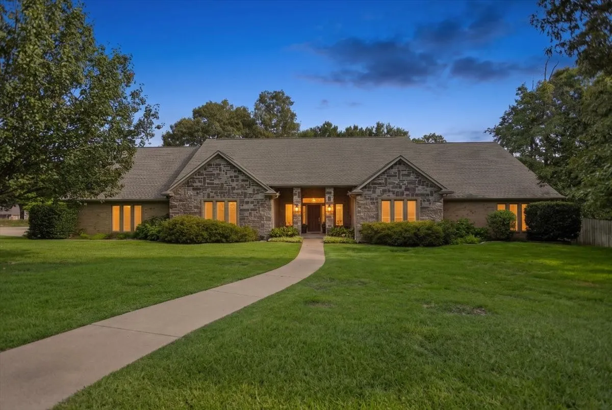 Single Family Residence For Sale in Smith County , 11831 Smallwood Drive, Flint, Texas 75762, 4 Bedroom, 4 Bathroom, 2 Garage spaces, 3,784 Sqft, built in 2005, mls#21308837, Real Estate Agent in Flint, Homes For Sale in Smith county, Homes For Sale in Flint, Realtor in Flint Texas, Real Estate Brokerage Independent Realty Texas, Luminita Cordes Realtor