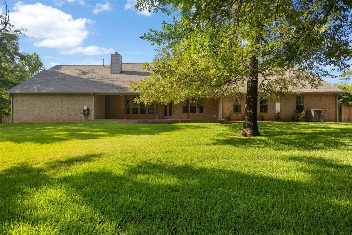 Single Family Residence For Sale in Smith County , 11831 Smallwood Drive, Flint, Texas 75762, 4 Bedroom, 4 Bathroom, 2 Garage spaces, 3,784 Sqft, built in 2005, mls#21308837, Real Estate Agent in Flint, Homes For Sale in Smith county, Homes For Sale in Flint, Realtor in Flint Texas, Real Estate Brokerage Independent Realty Texas, Luminita Cordes Realtor