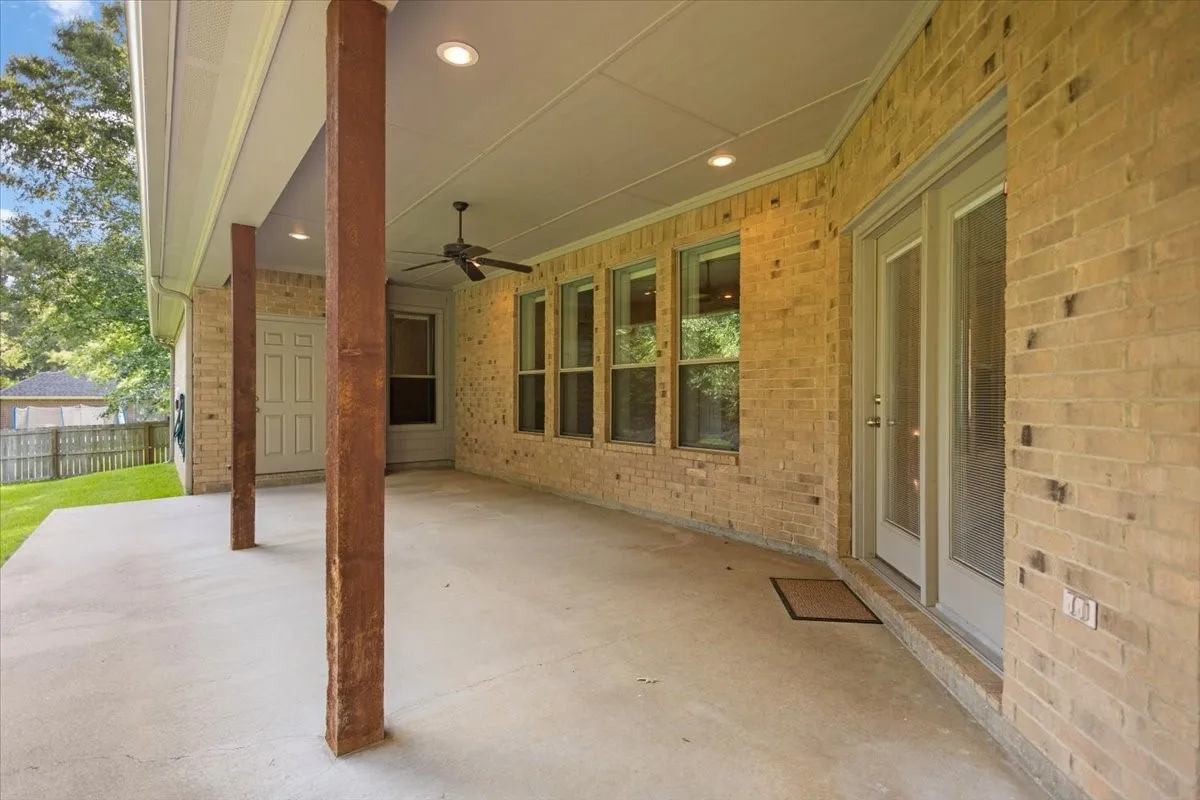 Single Family Residence For Sale in Smith County , 11831 Smallwood Drive, Flint, Texas 75762, 4 Bedroom, 4 Bathroom, 2 Garage spaces, 3,784 Sqft, built in 2005, mls#21308837, Real Estate Agent in Flint, Homes For Sale in Smith county, Homes For Sale in Flint, Realtor in Flint Texas, Real Estate Brokerage Independent Realty Texas, Luminita Cordes Realtor