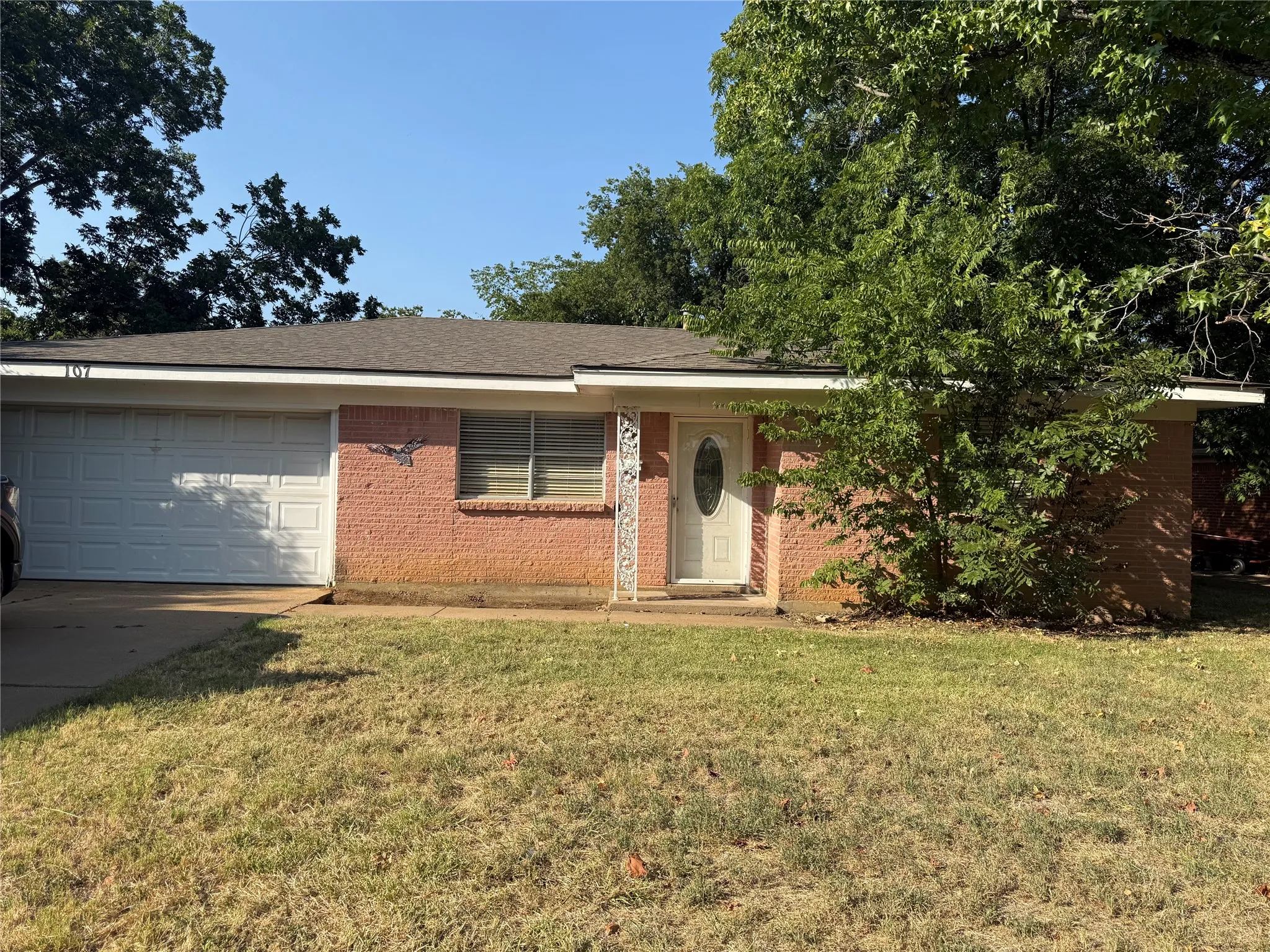 Single Family Residence For Sale in Johnson County , 107 SE Harris Street, Burleson, Texas 76028, 4 Bedroom, 2 Bathroom, 2 Garage spaces, 2,044 Sqft, built in 1963, mls#21320744, Real Estate Agent in Burleson, Homes For Sale in Johnson county, Homes For Sale in Burleson, Realtor in Burleson Texas, Real Estate Brokerage Independent Realty Texas, Luminita Cordes Realtor
