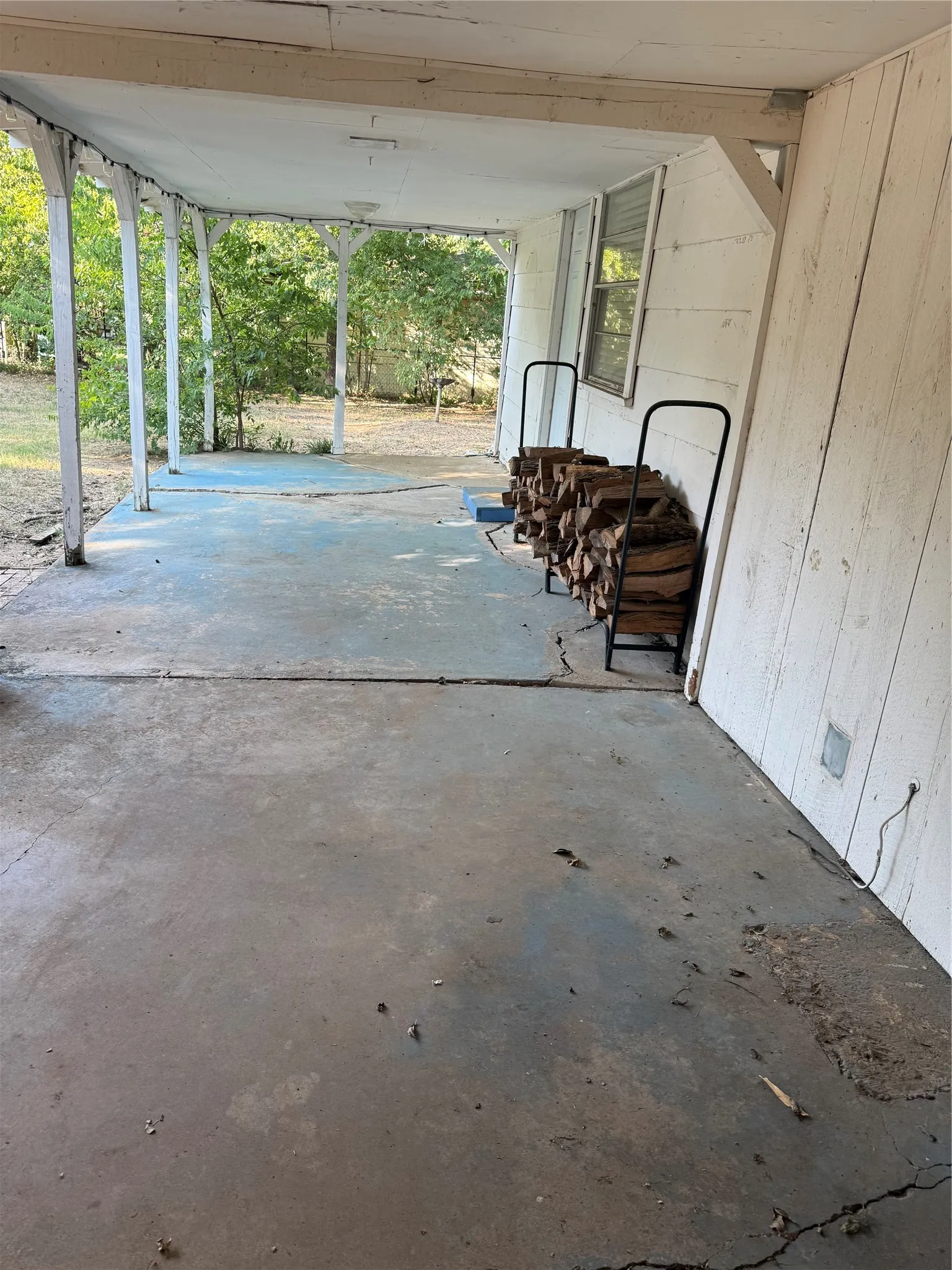 Single Family Residence For Sale in Johnson County , 107 SE Harris Street, Burleson, Texas 76028, 4 Bedroom, 2 Bathroom, 2 Garage spaces, 2,044 Sqft, built in 1963, mls#21320744, Real Estate Agent in Burleson, Homes For Sale in Johnson county, Homes For Sale in Burleson, Realtor in Burleson Texas, Real Estate Brokerage Independent Realty Texas, Luminita Cordes Realtor
