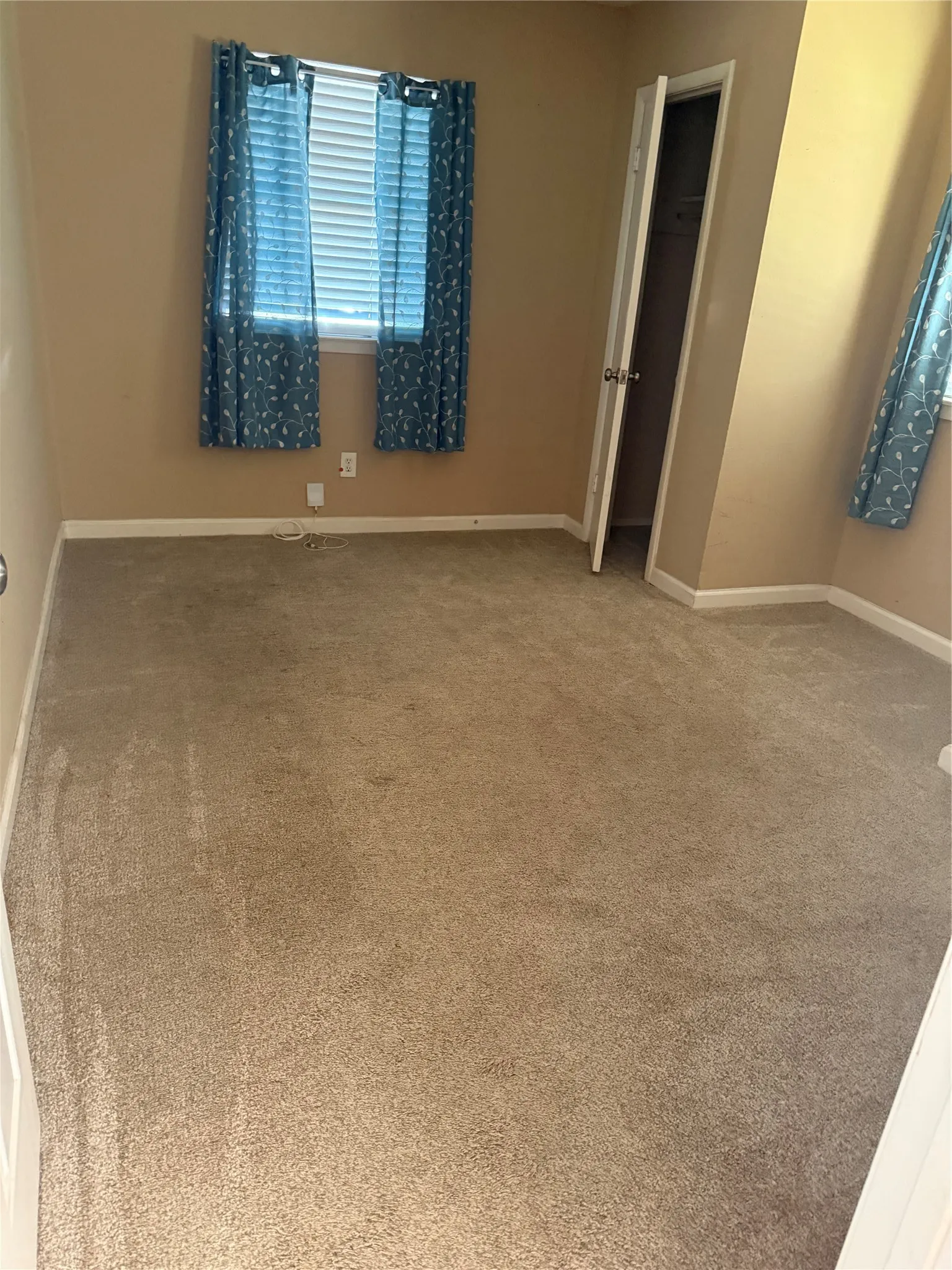 Single Family Residence For Sale in Johnson County , 107 SE Harris Street, Burleson, Texas 76028, 4 Bedroom, 2 Bathroom, 2 Garage spaces, 2,044 Sqft, built in 1963, mls#21320744, Real Estate Agent in Burleson, Homes For Sale in Johnson county, Homes For Sale in Burleson, Realtor in Burleson Texas, Real Estate Brokerage Independent Realty Texas, Luminita Cordes Realtor