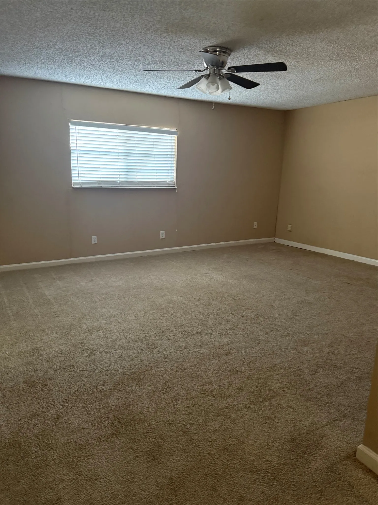 Single Family Residence For Sale in Johnson County , 107 SE Harris Street, Burleson, Texas 76028, 4 Bedroom, 2 Bathroom, 2 Garage spaces, 2,044 Sqft, built in 1963, mls#21320744, Real Estate Agent in Burleson, Homes For Sale in Johnson county, Homes For Sale in Burleson, Realtor in Burleson Texas, Real Estate Brokerage Independent Realty Texas, Luminita Cordes Realtor