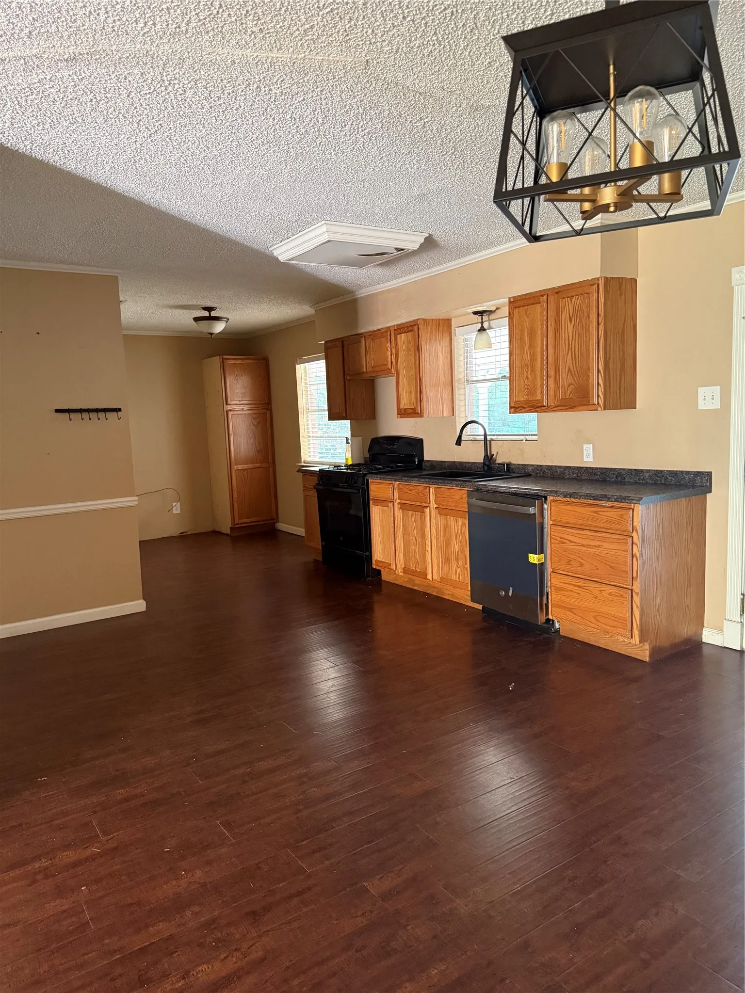 Single Family Residence For Sale in Johnson County , 107 SE Harris Street, Burleson, Texas 76028, 4 Bedroom, 2 Bathroom, 2 Garage spaces, 2,044 Sqft, built in 1963, mls#21320744, Real Estate Agent in Burleson, Homes For Sale in Johnson county, Homes For Sale in Burleson, Realtor in Burleson Texas, Real Estate Brokerage Independent Realty Texas, Luminita Cordes Realtor