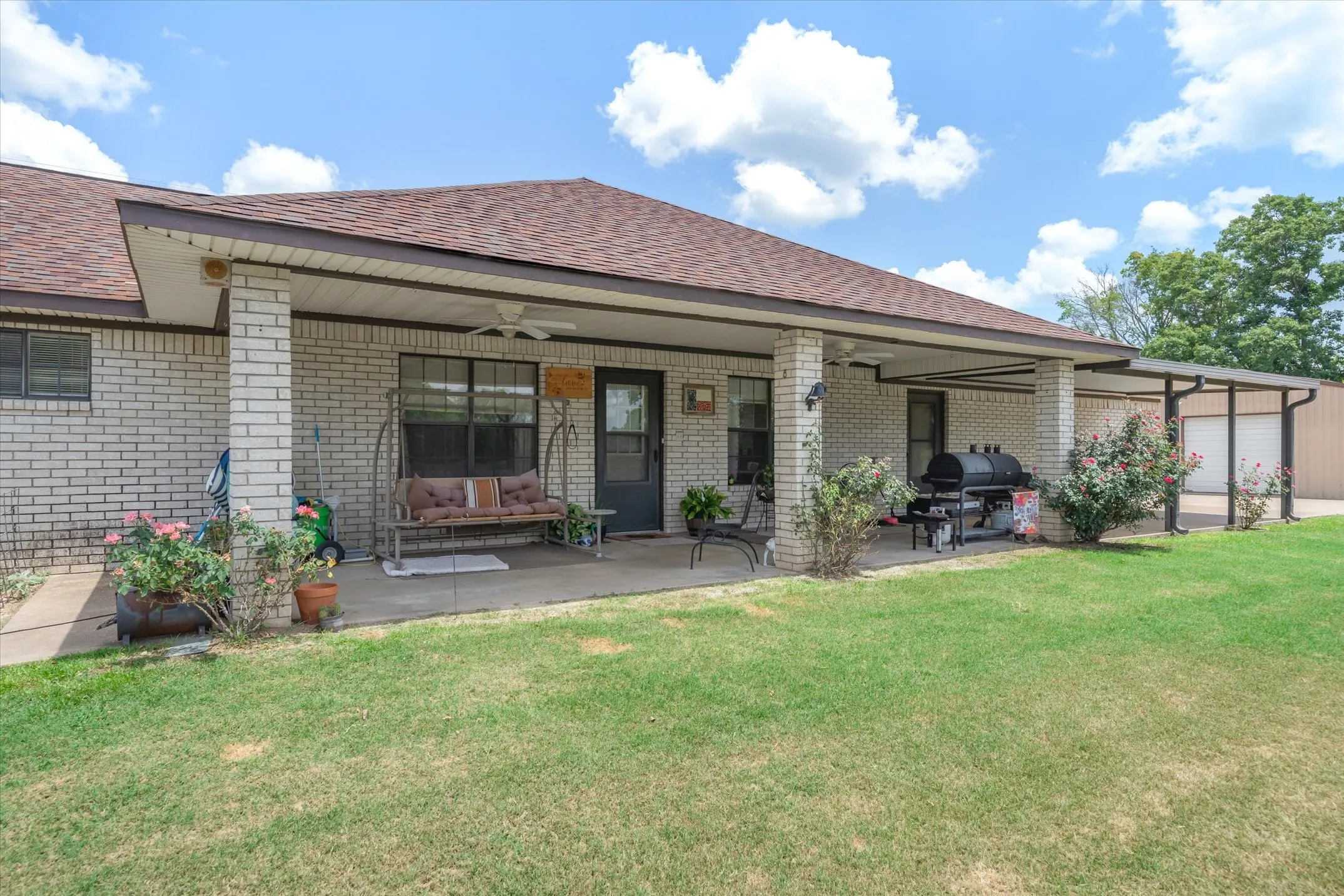 Single Family Residence For Sale in Smith County , 10929 County Road 41, Tyler, Texas 75706, 3 Bedroom, 3 Bathroom, 3 Garage spaces, 1,800 Sqft, built in 1998, mls#21319181, Real Estate Agent in Tyler, Homes For Sale in Smith county, Homes For Sale in Tyler, Realtor in Tyler Texas, Real Estate Brokerage Independent Realty Texas, Luminita Cordes Realtor