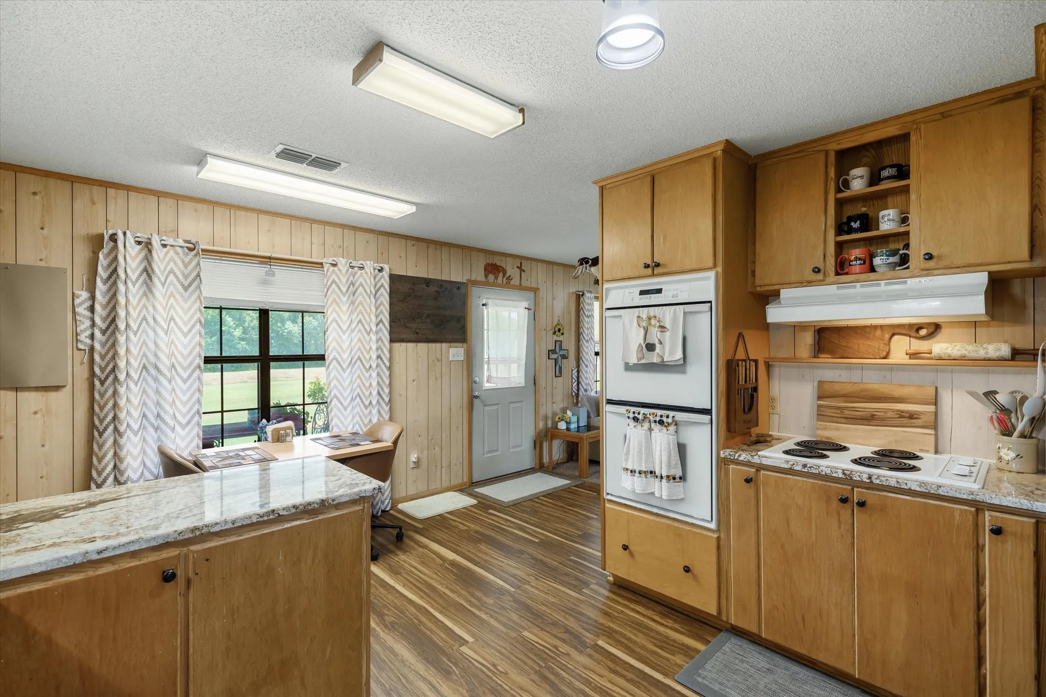 Single Family Residence For Sale in Smith County , 10929 County Road 41, Tyler, Texas 75706, 3 Bedroom, 3 Bathroom, 3 Garage spaces, 1,800 Sqft, built in 1998, mls#21319181, Real Estate Agent in Tyler, Homes For Sale in Smith county, Homes For Sale in Tyler, Realtor in Tyler Texas, Real Estate Brokerage Independent Realty Texas, Luminita Cordes Realtor