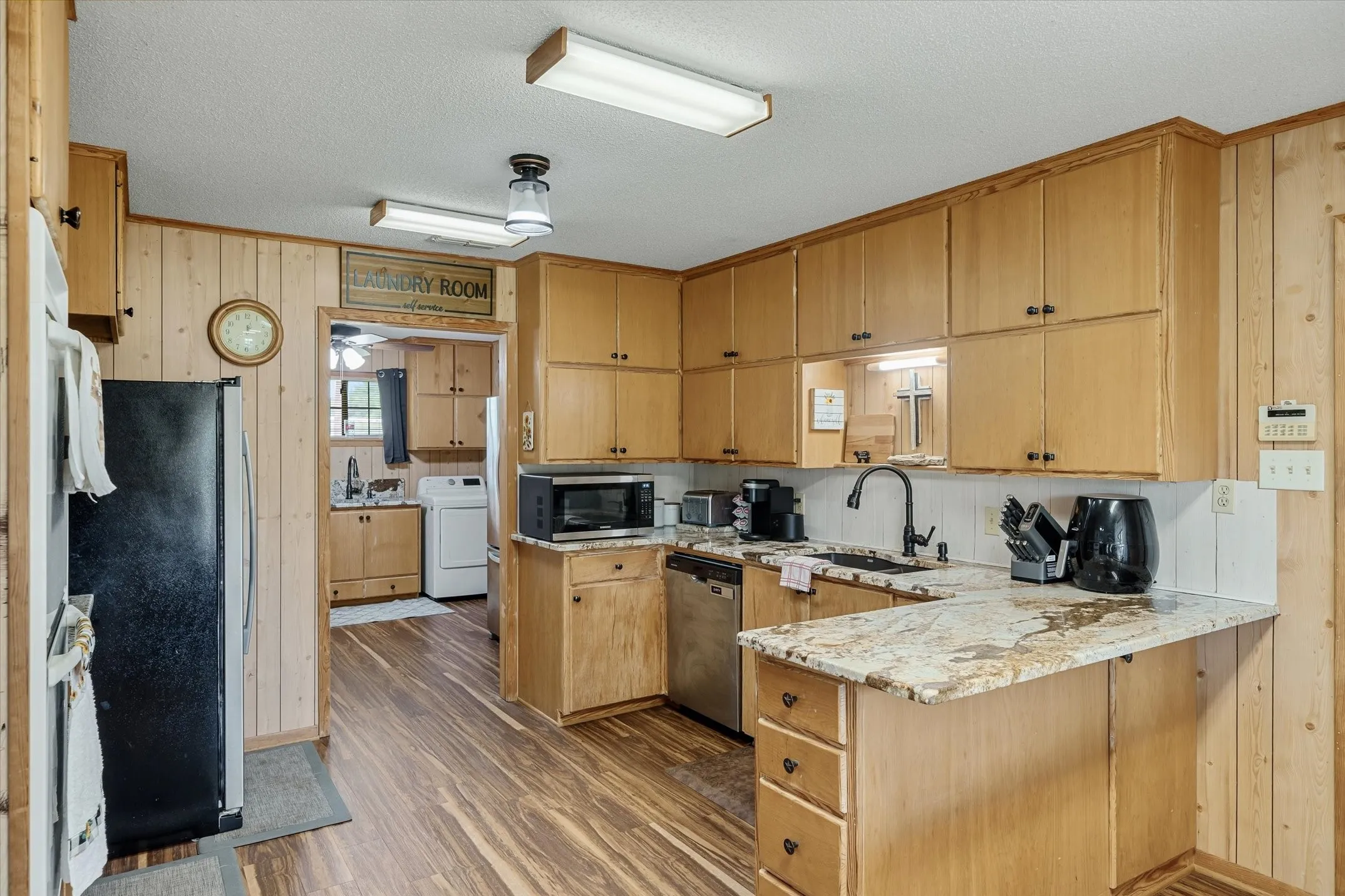 Single Family Residence For Sale in Smith County , 10929 County Road 41, Tyler, Texas 75706, 3 Bedroom, 3 Bathroom, 3 Garage spaces, 1,800 Sqft, built in 1998, mls#21319181, Real Estate Agent in Tyler, Homes For Sale in Smith county, Homes For Sale in Tyler, Realtor in Tyler Texas, Real Estate Brokerage Independent Realty Texas, Luminita Cordes Realtor
