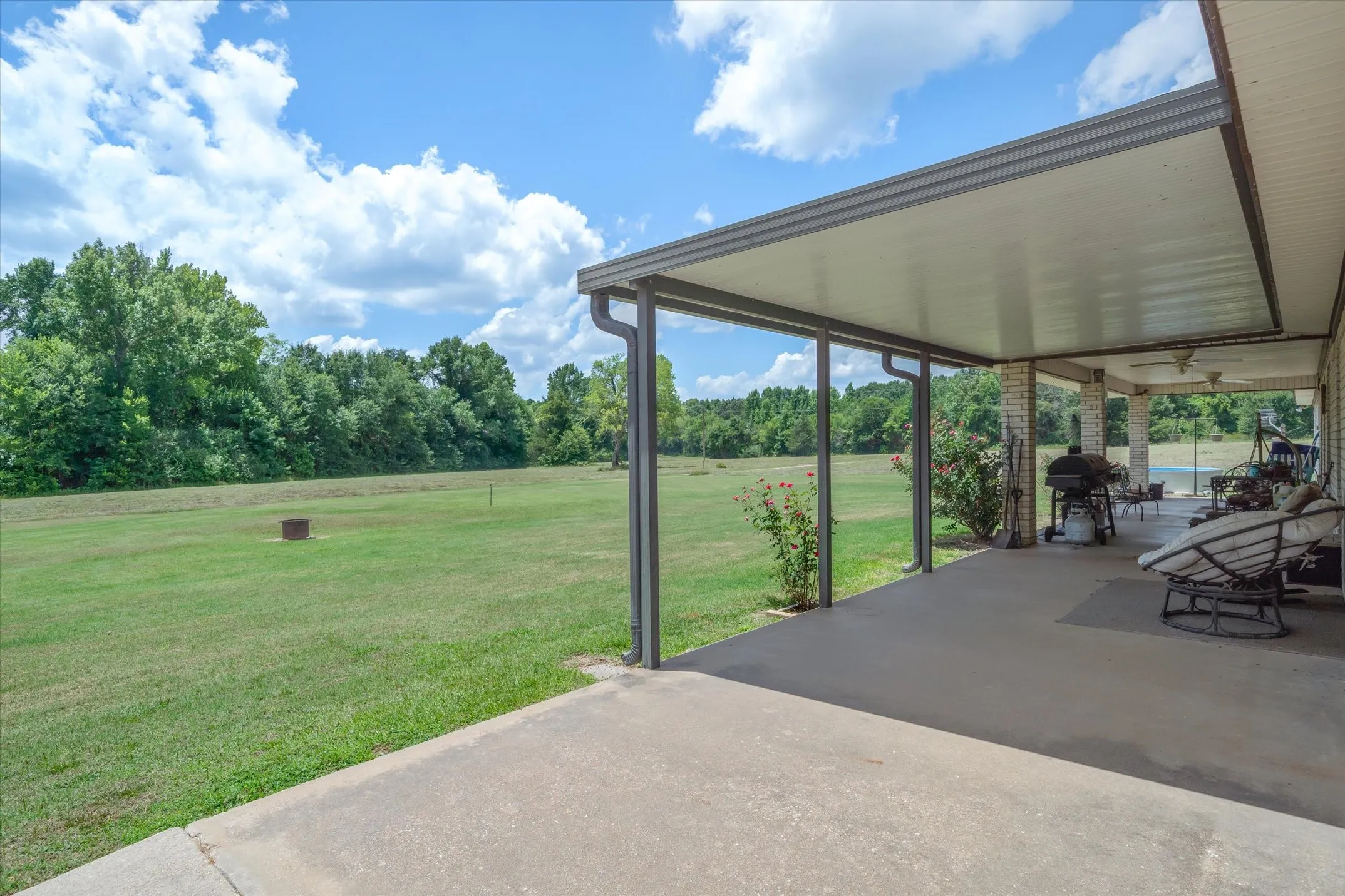 Single Family Residence For Sale in Smith County , 10929 County Road 41, Tyler, Texas 75706, 3 Bedroom, 3 Bathroom, 3 Garage spaces, 1,800 Sqft, built in 1998, mls#21319181, Real Estate Agent in Tyler, Homes For Sale in Smith county, Homes For Sale in Tyler, Realtor in Tyler Texas, Real Estate Brokerage Independent Realty Texas, Luminita Cordes Realtor